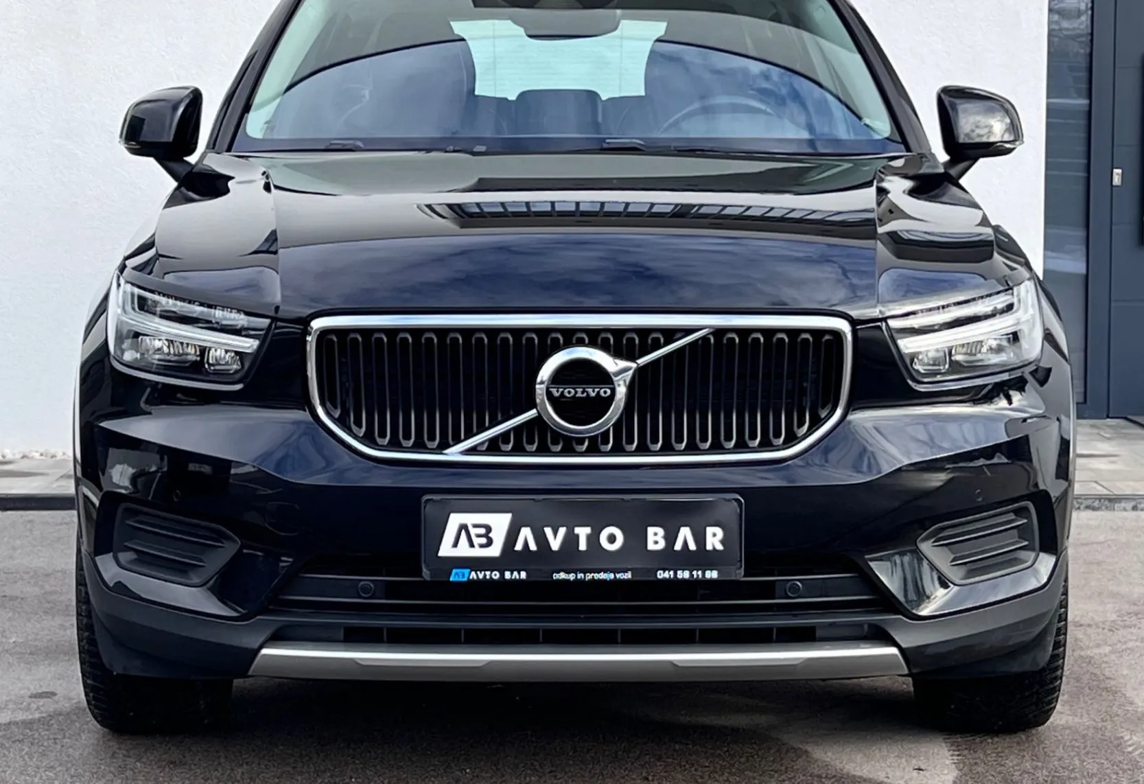 Zunanja slika - Volvo XC40 - D3+LED+NAVI+KAMERA+ALU+KEYLESS GO+AUTO HOLD - 2