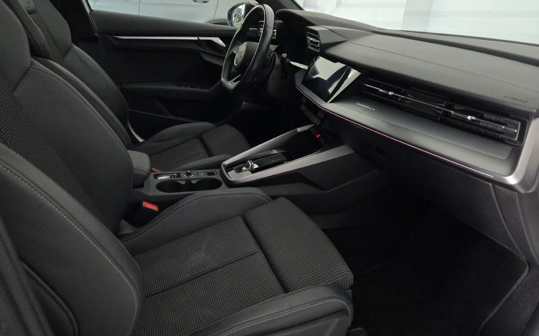Notranja slika - Audi - A3 Sportback 40 TDI quattro S line S tronic - 12