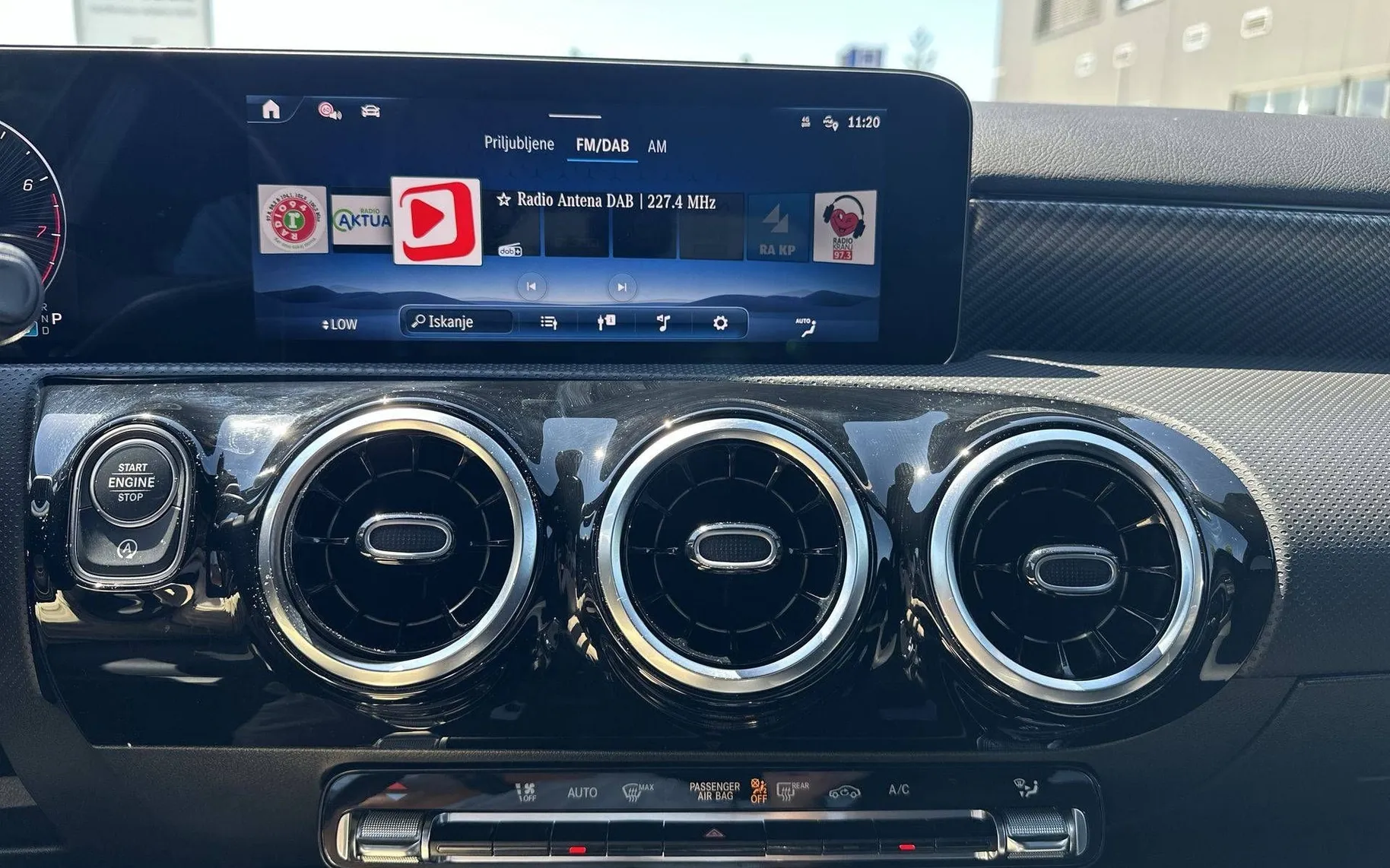 Notranja slika - Mercedes-Benz A-Razred - A 180 Progressive Avt. VIRTUAL GRETJE SED.LED LUČI - 16