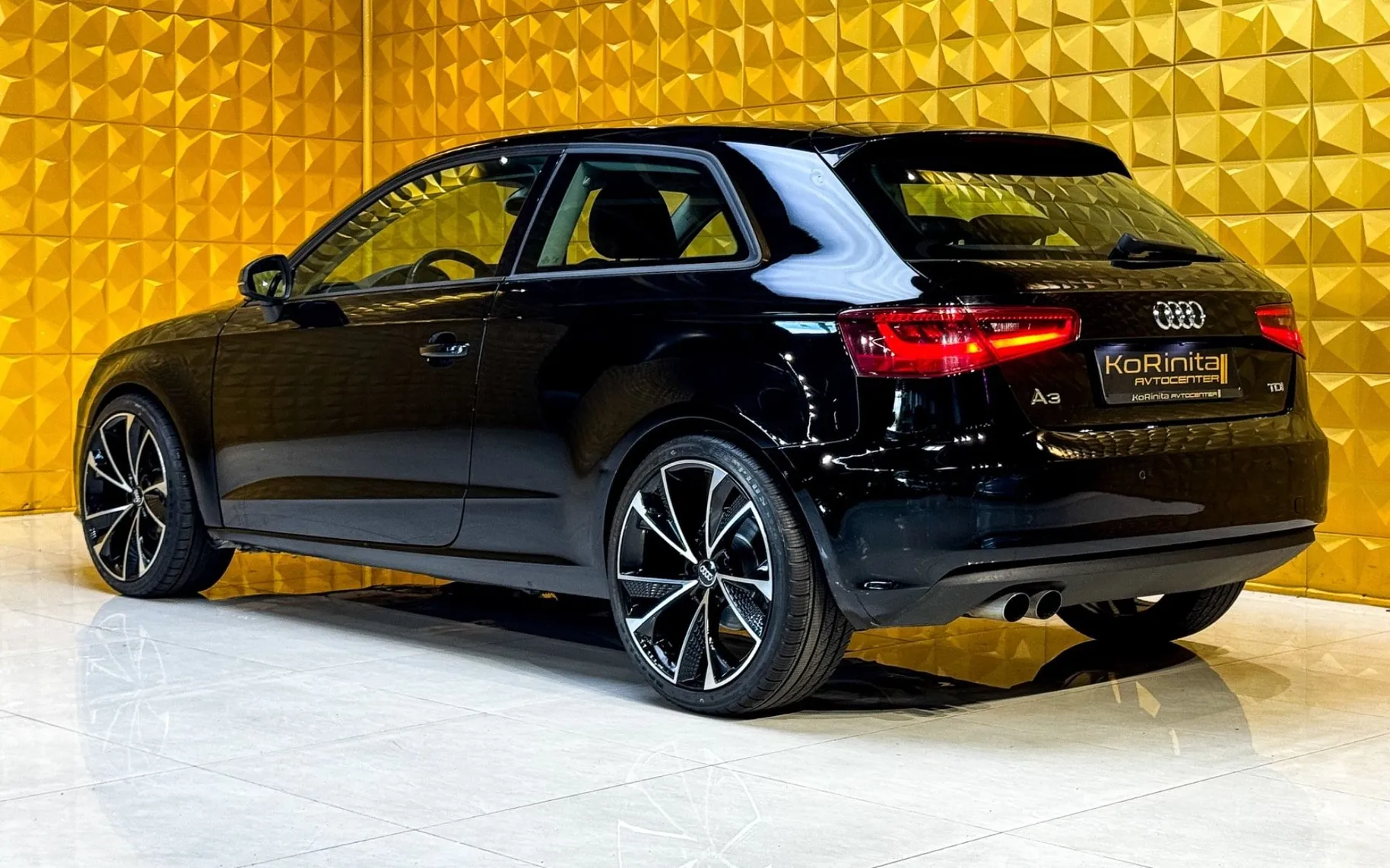 Notranja slika - Audi A3 - 2.0 TDI AUT.-ALCANTARA-TEMP-BI XENON - 7