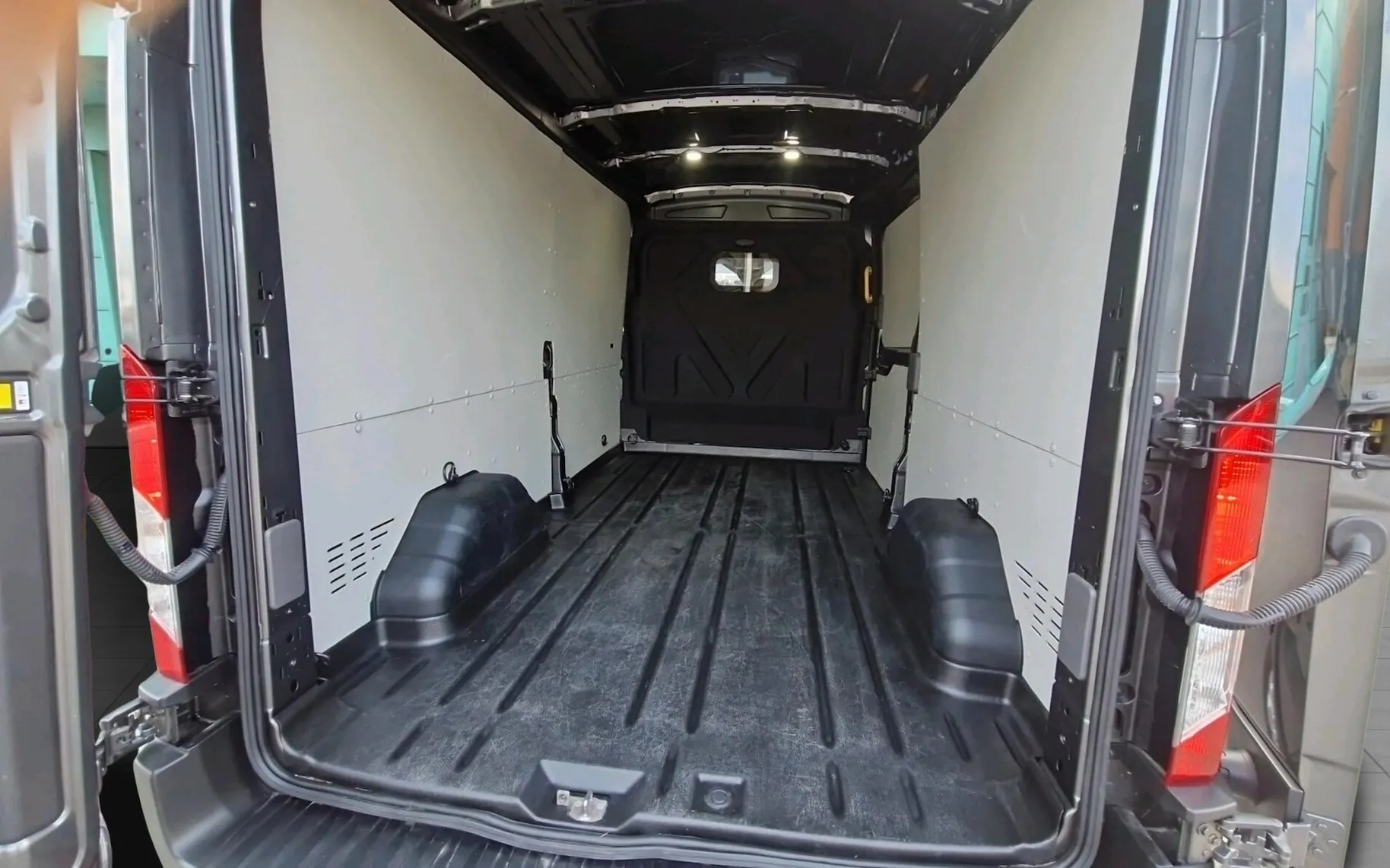 Zunanja slika - Ford Transit - FURGON 2.0TDCI L3H2-SLO-XENON-PDC-KAMERA - 9