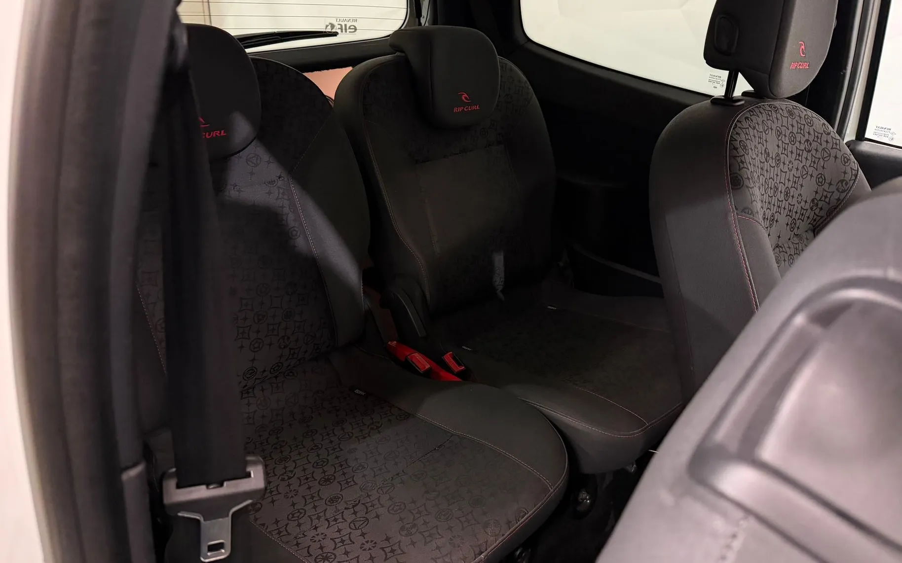 Notranja slika - Renault Twingo - Rip Curl 1.2-KLIMA-SLOVENSKI-SERVISNA-KNJ-TRAJNIK - 12
