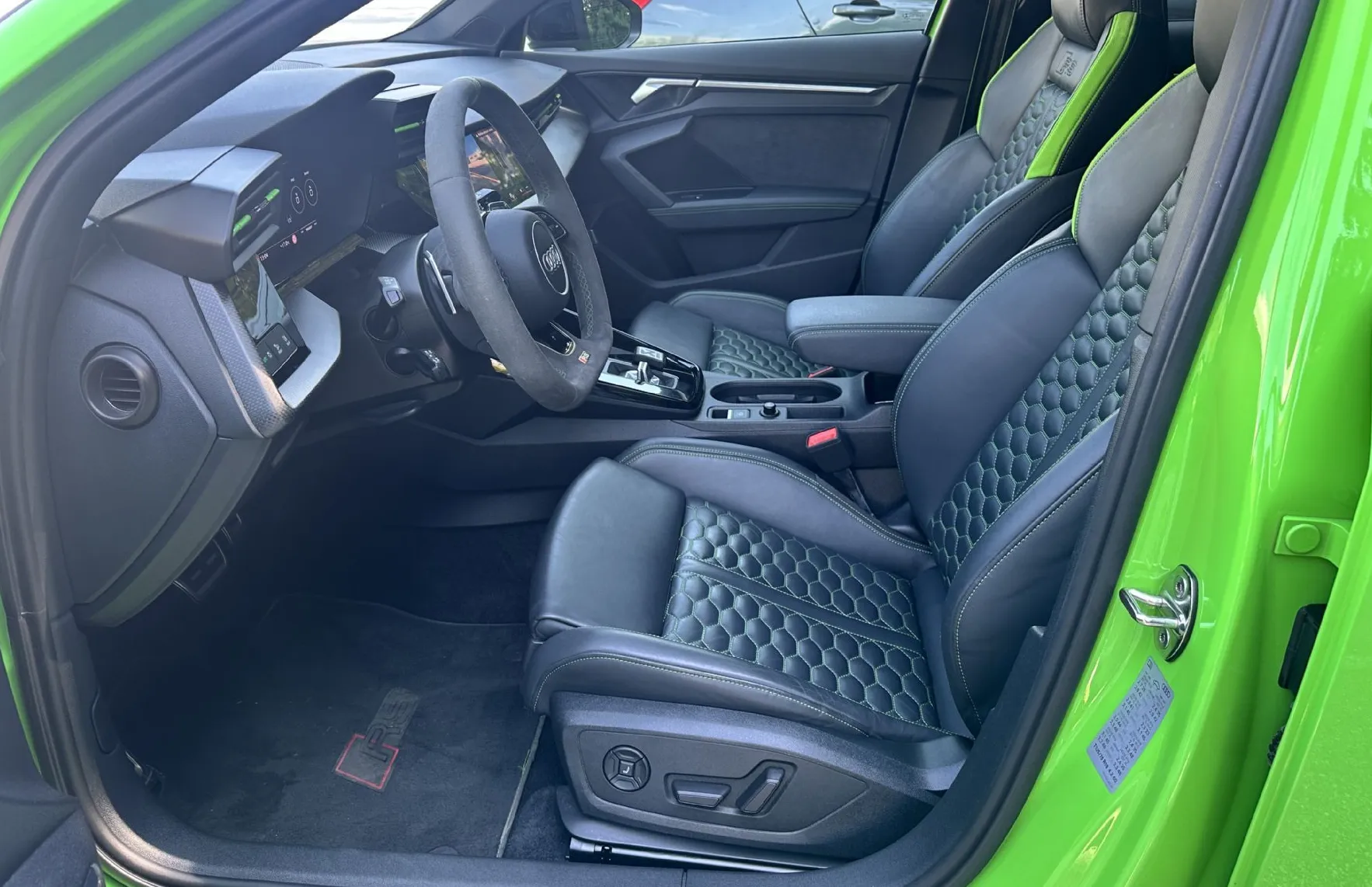 Zunanja slika - Audi S3 - R 2.5 TFSI Q AUT. AKRAPOVIČ NAVI KAM PANO HEADUP - 10