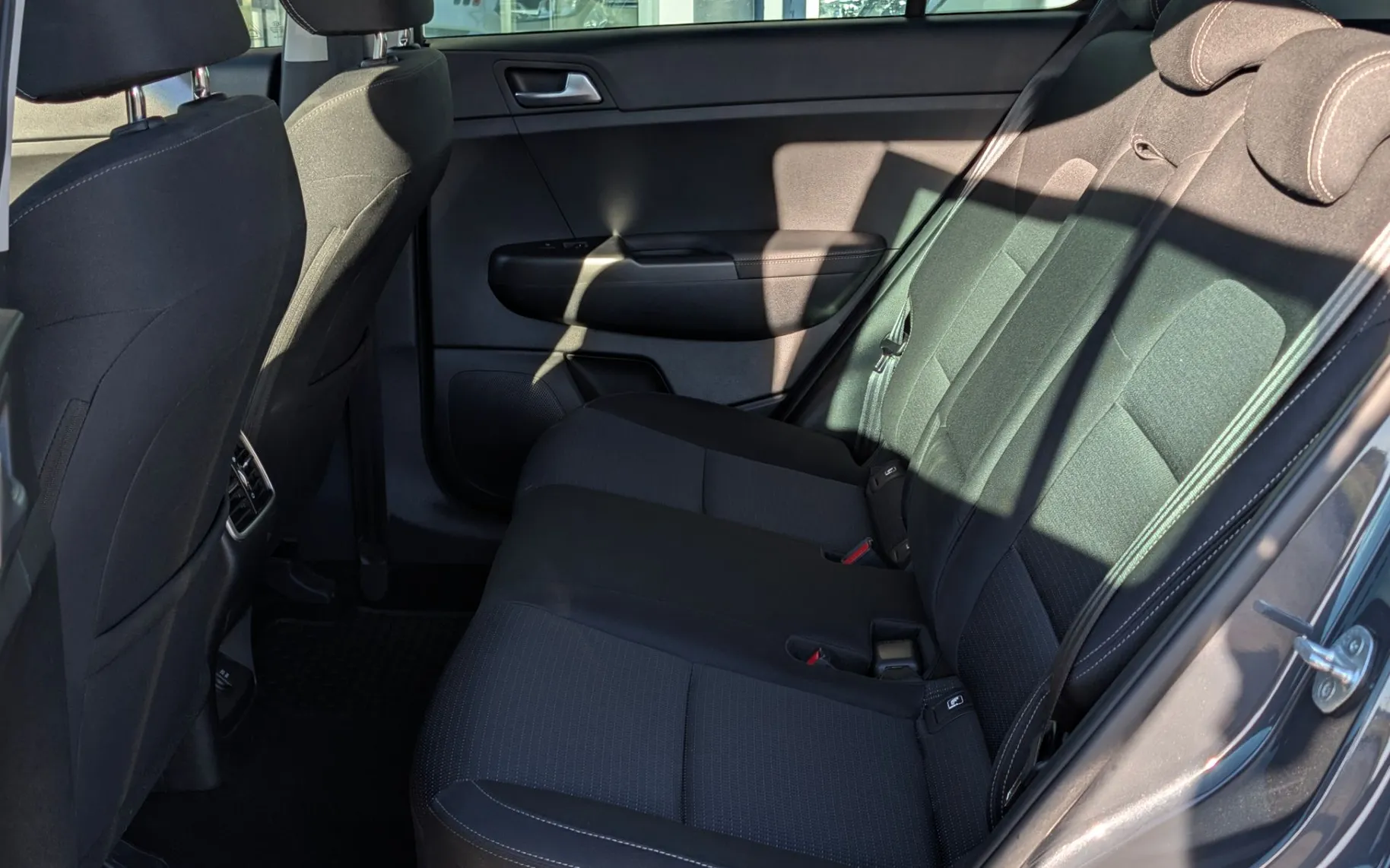 Zunanja slika - KIA Sportage - 2WD 1,6 GDI BLACK DESIGN - 7