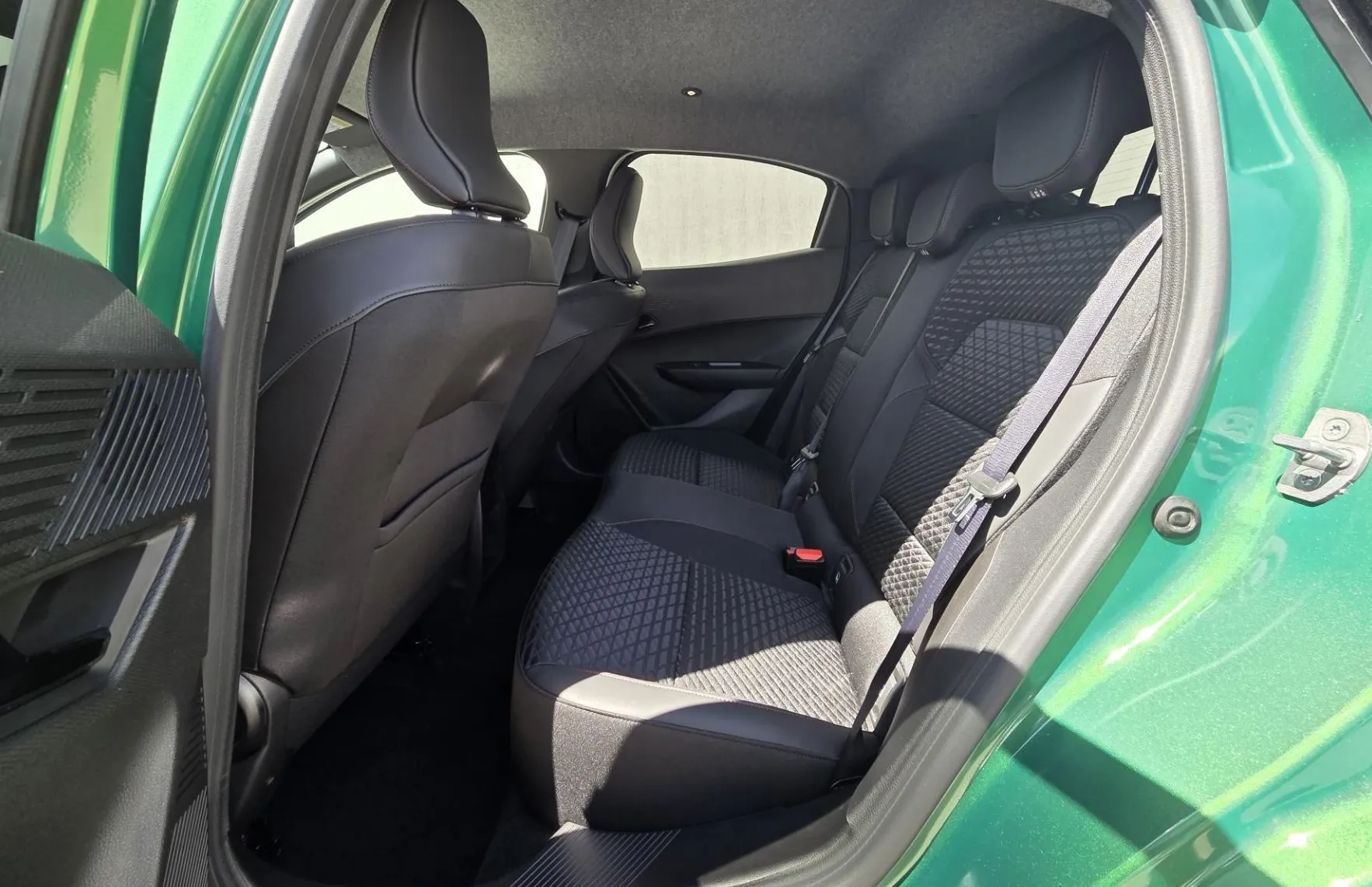 Zunanja slika - Renault Clio - 6 Techno EDC TCE 115 + Paket Zima - 11