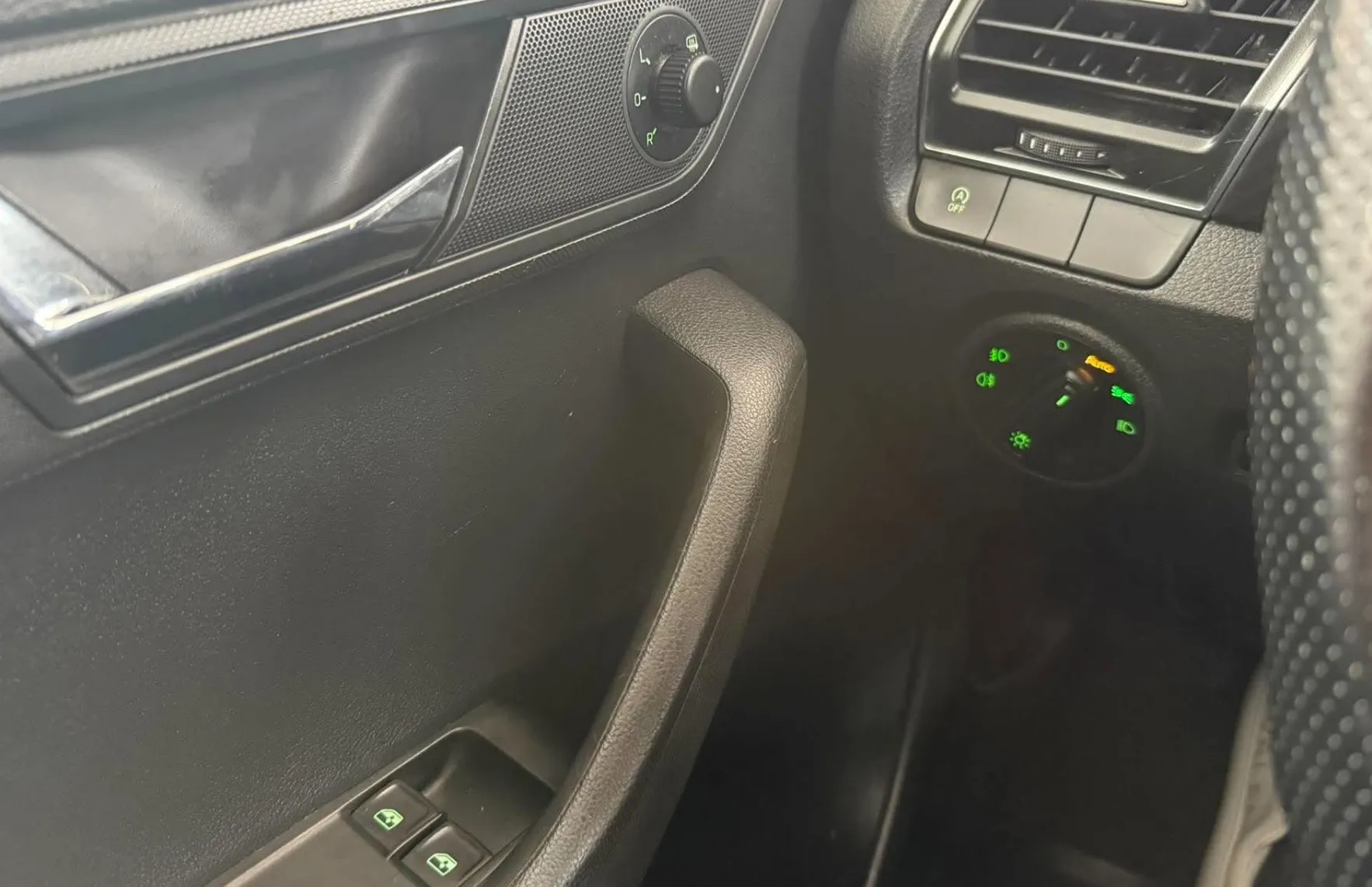 Zunanja slika - Škoda Fabia - 1.0 Tsi Monte Carlo+4xAlu.Slo.1.Lastnik - 5