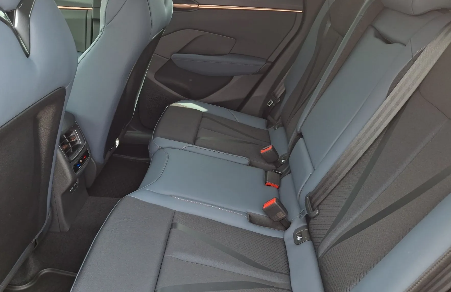 Zunanja slika - Cupra Terramar - 1.5 eTSI 110 kW blagi hibrid DSG... - 11