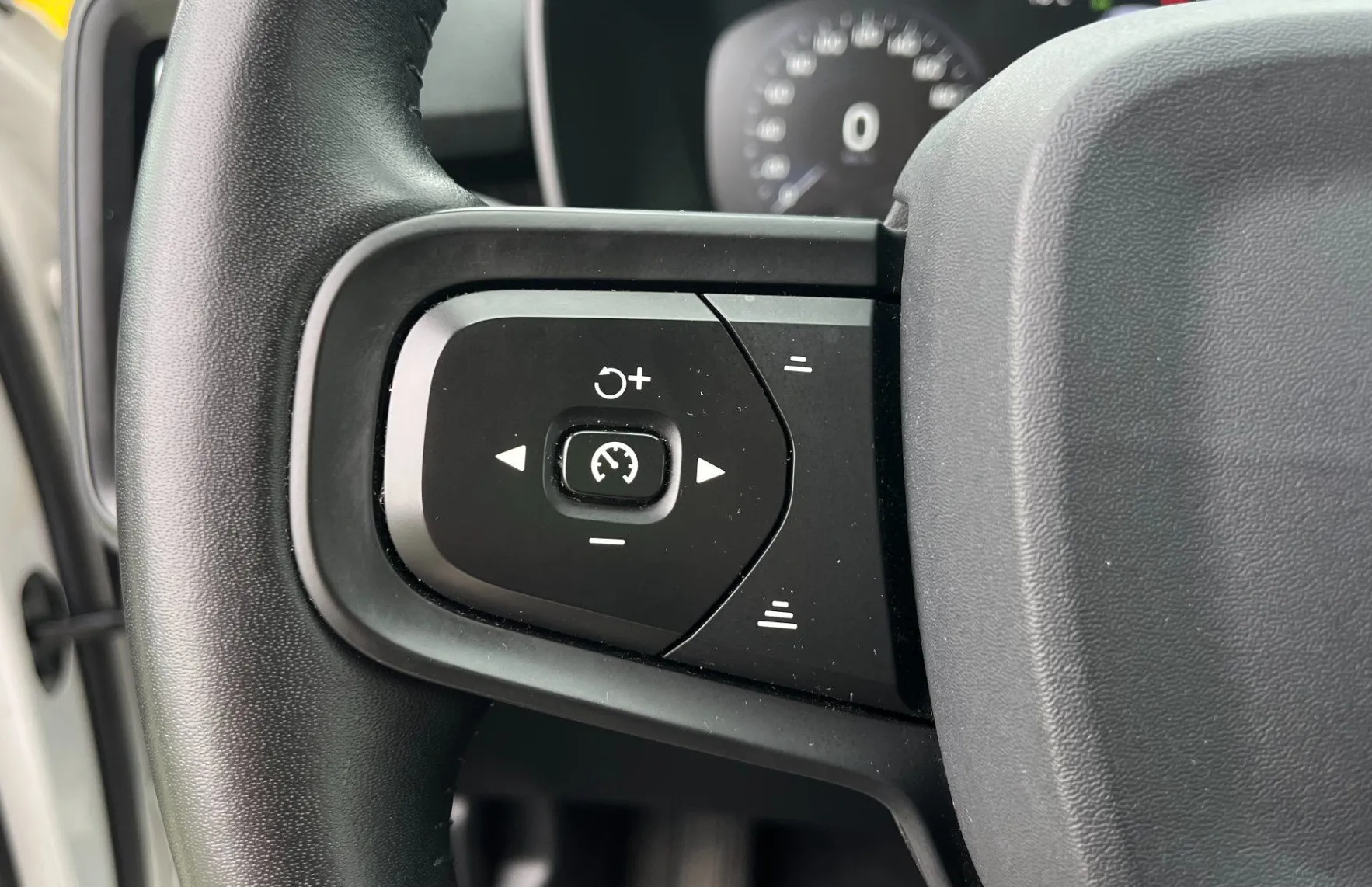 Zunanja slika - Volvo XC40 - T3 Momentum Avt. ACC. LED. NAVI. VZR. KAM. - 13