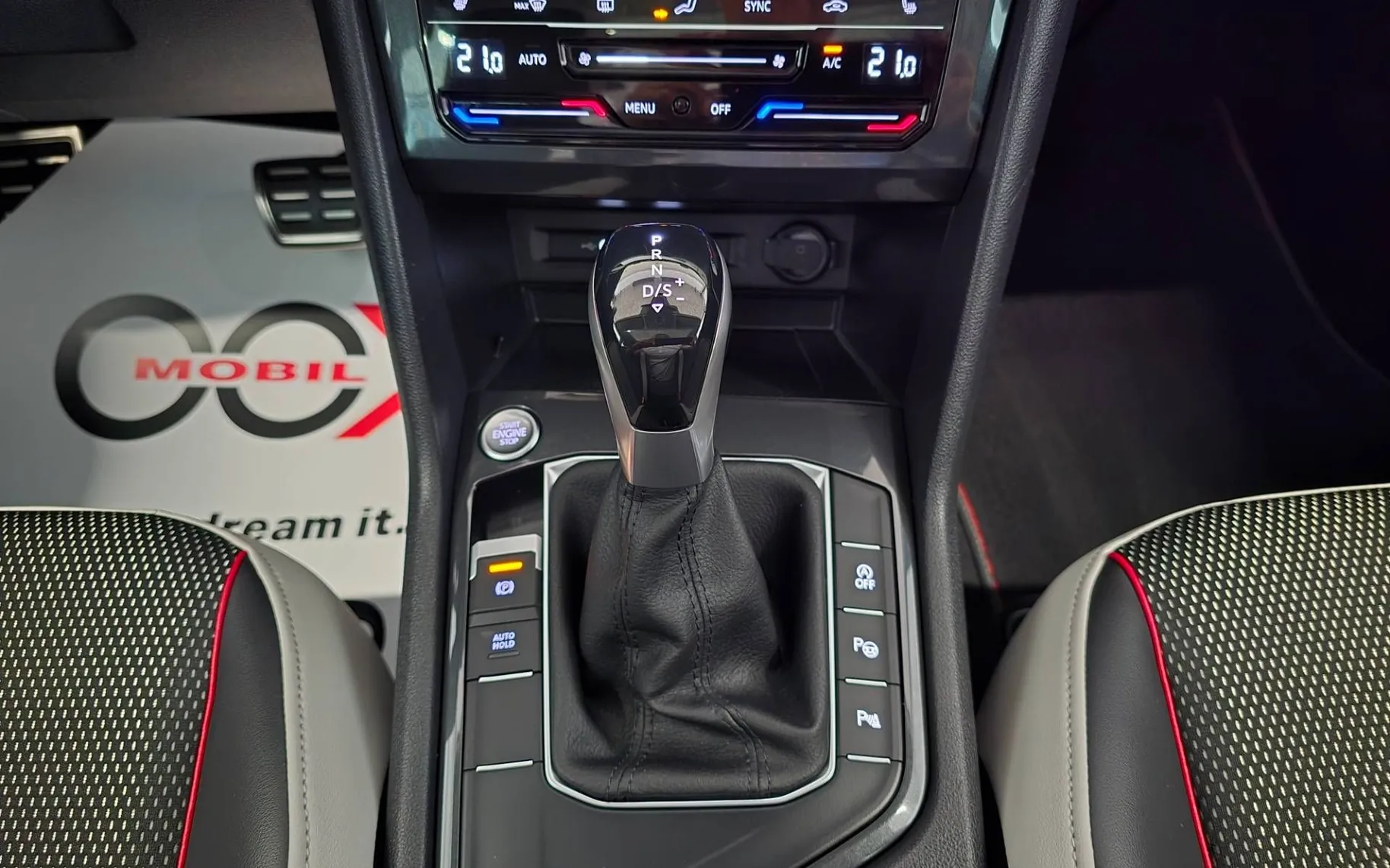 Notranja slika - Volkswagen Tiguan - Urban Sport 2.0 TDI DSG- Matrix.pano.HarmanK.asist - 15