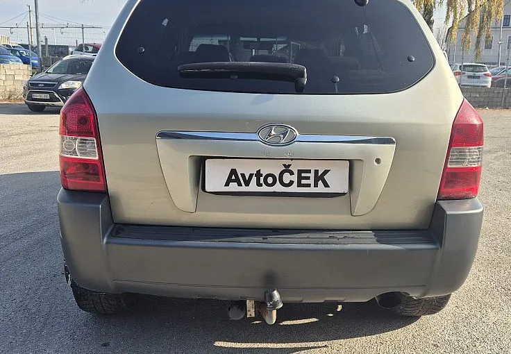 Zunanja slika - Hyundai Tucson - 2.0 + 4x4 + vzdrževan +kljuka + BREZ POLOGA - 6