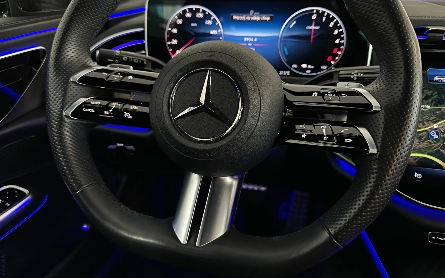 Notranja slika - Mercedes-Benz E-Razred - 300de |4MATIC|AMG Line|ACC|Kamera|Kljuka|Gretje|.. - 12