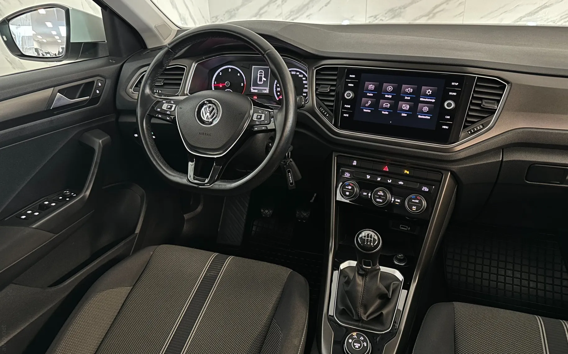 Notranja slika - Volkswagen T-Roc - 2.0 TDI | 4Motion | ACC | PDC | SLO | - 10