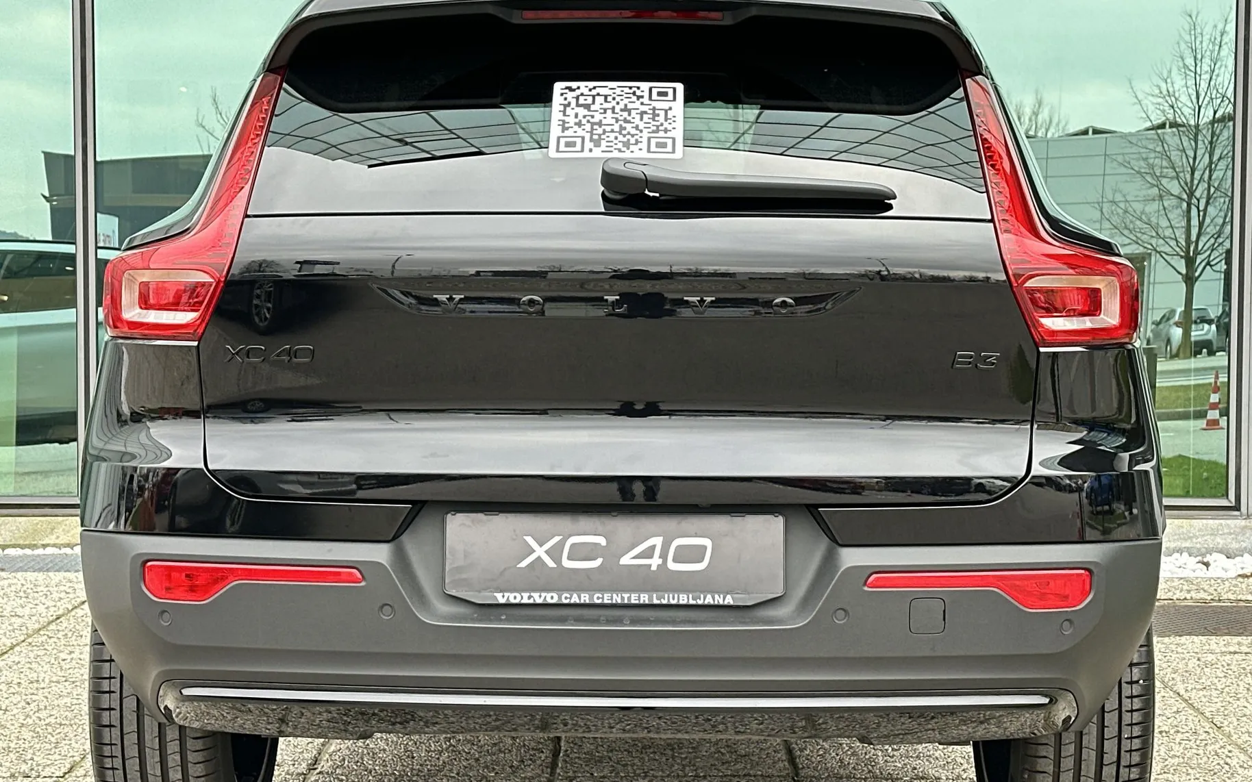 Zunanja slika - Volvo XC40 - B3  P  Plus Black Edition... - 6