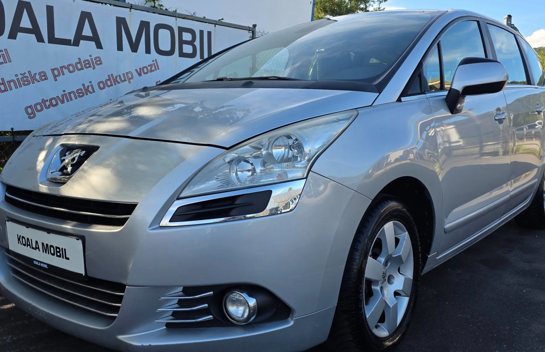 Zunanja slika - Peugeot 5008 - Premium 1.6 HDi FAP 7SEDEŽEV-KLIMA-ALU PLATIŠČA - 19