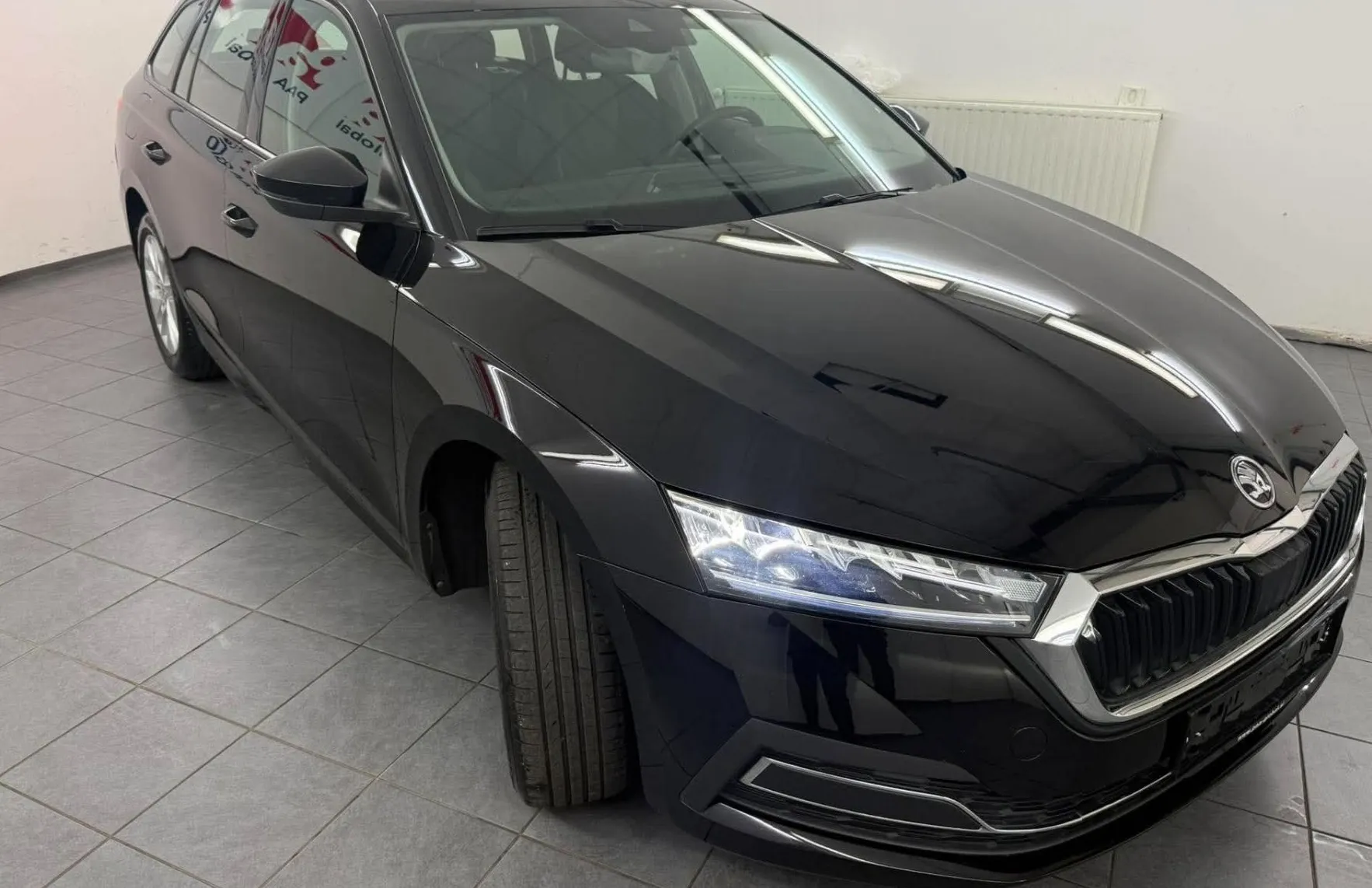 Zunanja slika - Škoda Octavia - Combi 2.0 TDI. DSG.2024 SAMO 89.000 KM - 2