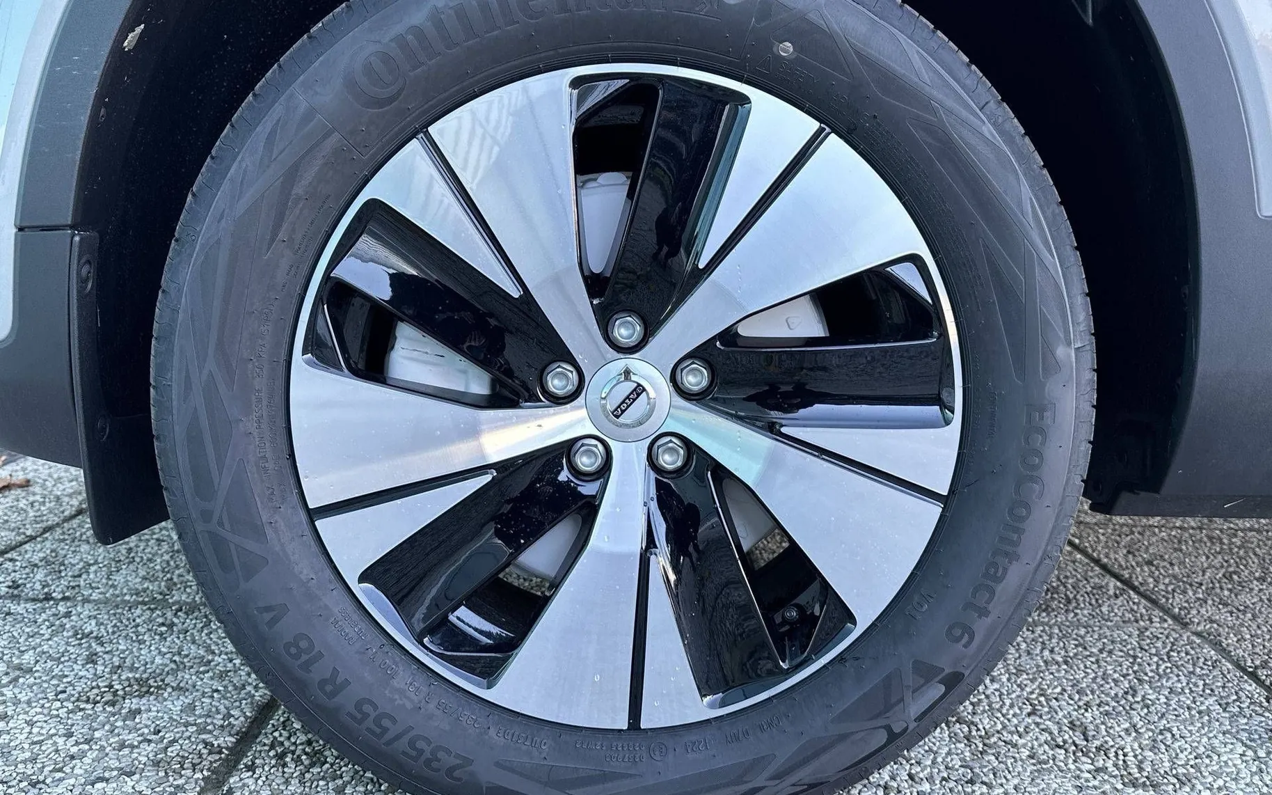 Notranja slika - Volvo XC40 - B3 P Core AT DCT 3 leta garancije + 3 servisi... - 9