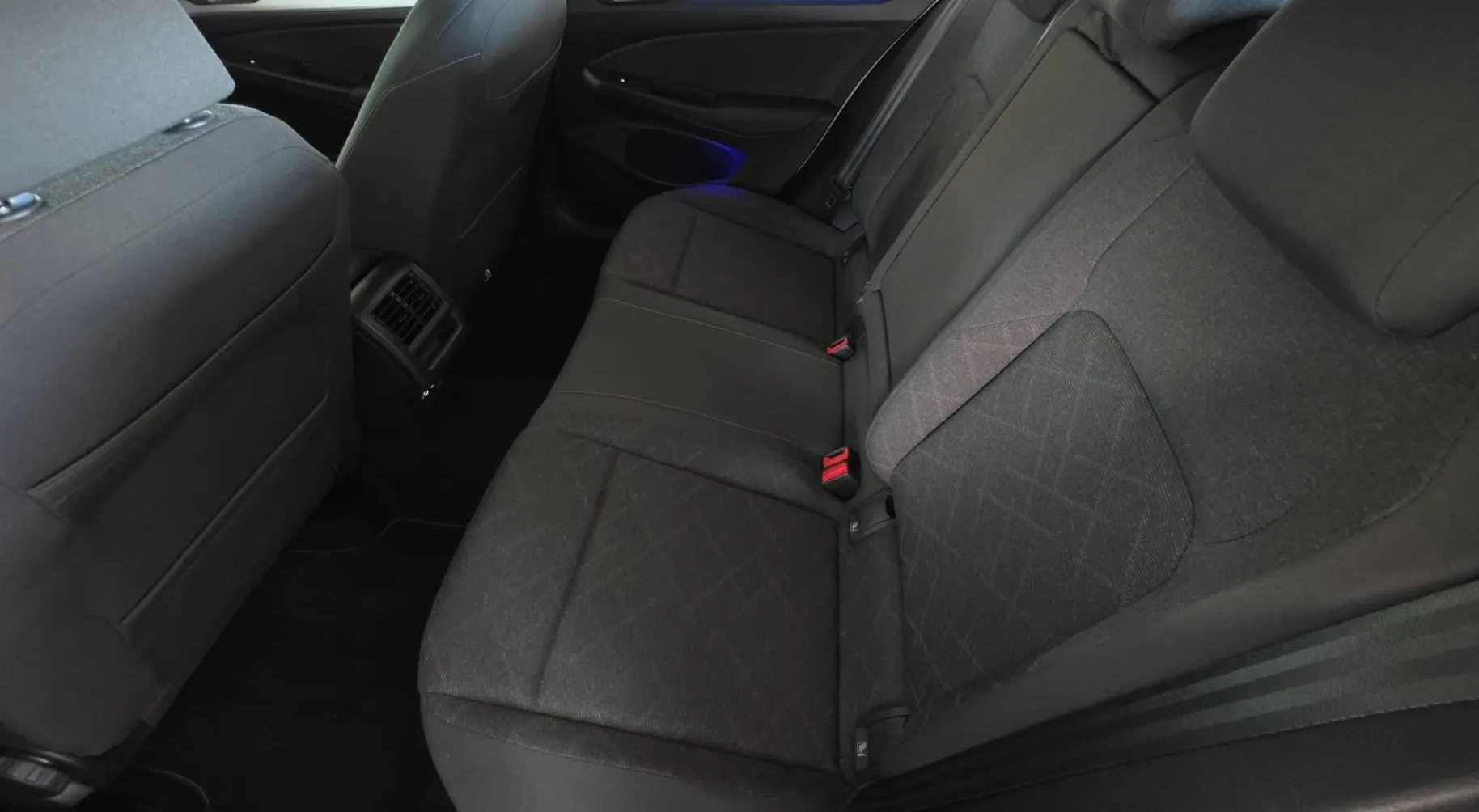 Notranja slika - Volkswagen Golf Variant - 2.0 TDI DSG Life  Nemško por.   ACC   Ambientna - 12