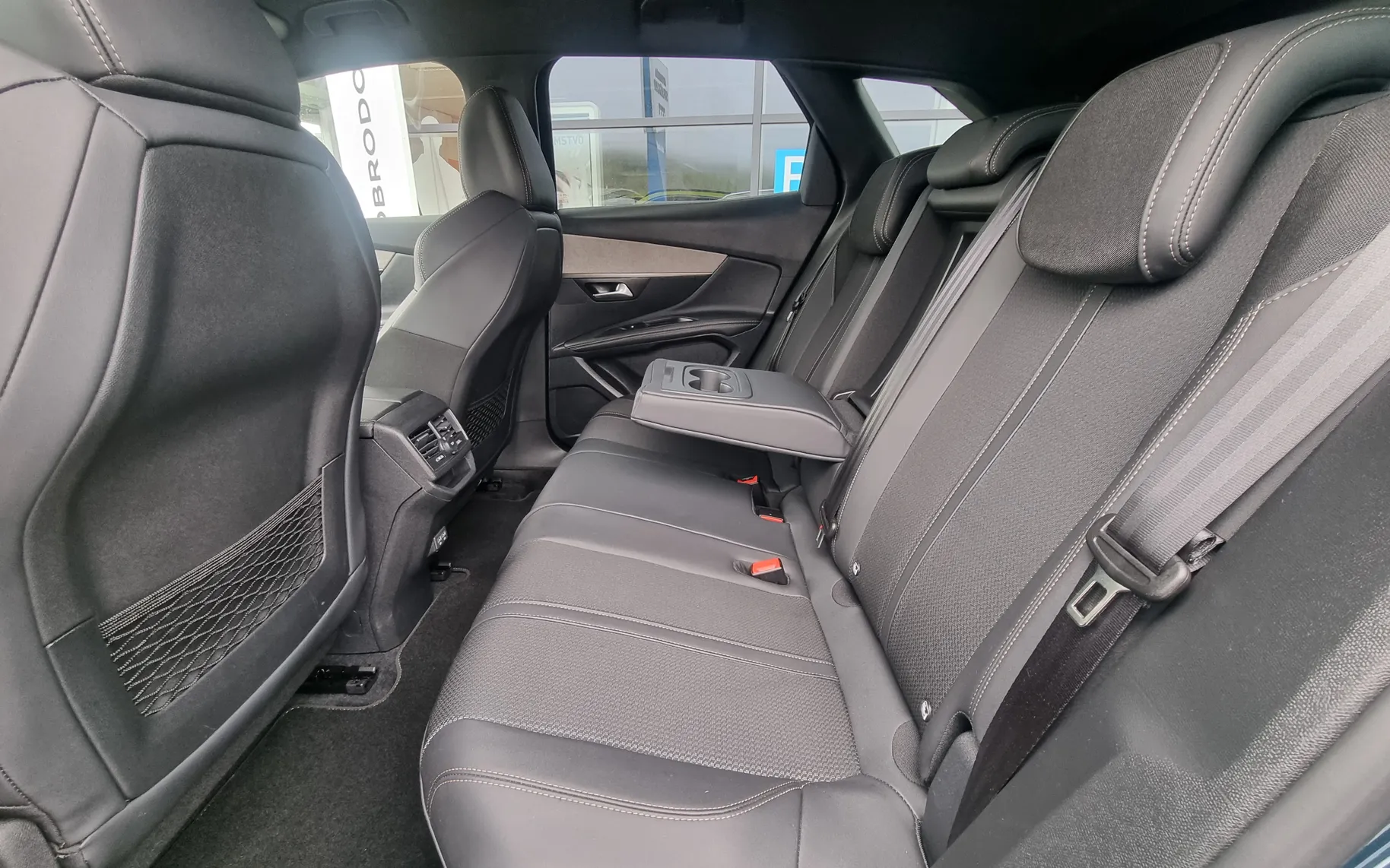 Zunanja slika - Peugeot 3008 - 1.2 MHEV 136 GT OPREMA Avtomatik - POTRJENA KNJIGA - 10