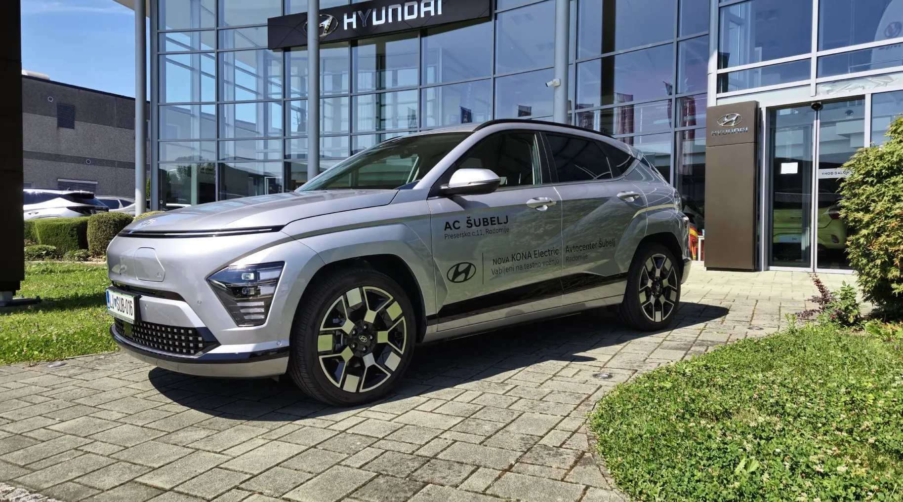 Zunanja slika - Hyundai Kona - 65KWH IMPRESSION V2L. WINTER II cena s subvencij - 3