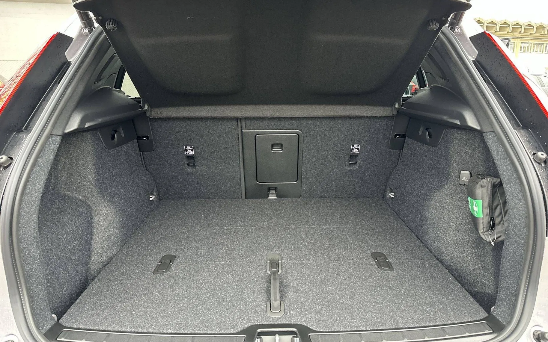 Notranja slika - Volvo XC40 - B3 P Core AT DCT 3 leta garancije + 3 servisi - 12