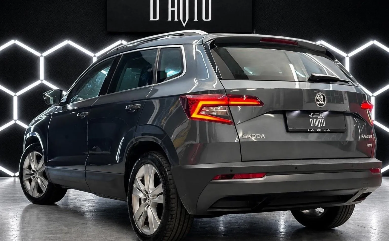 Zunanja slika - Škoda Karoq - 4x4 2.0 TDI KAMERA+NAVI+ACC+KEYLESS+LED+AMBIENT... - 6