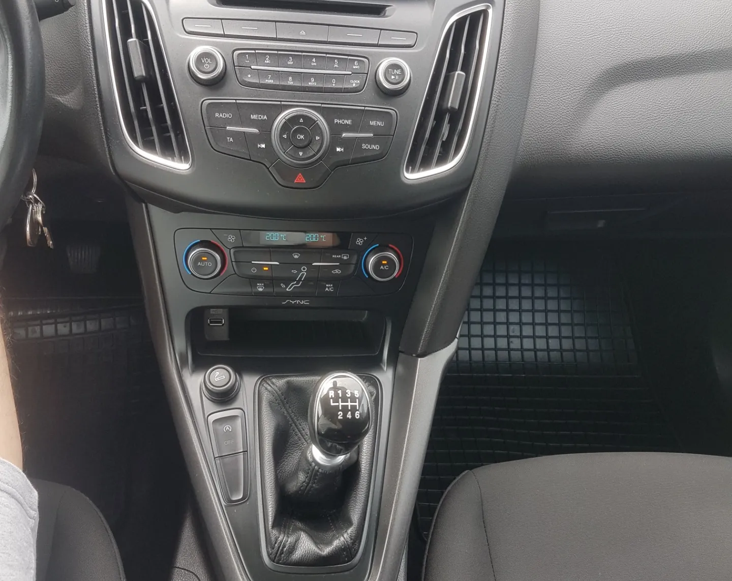 Zunanja slika - Ford Focus - 1,0 EcoBoost Bussines - 16