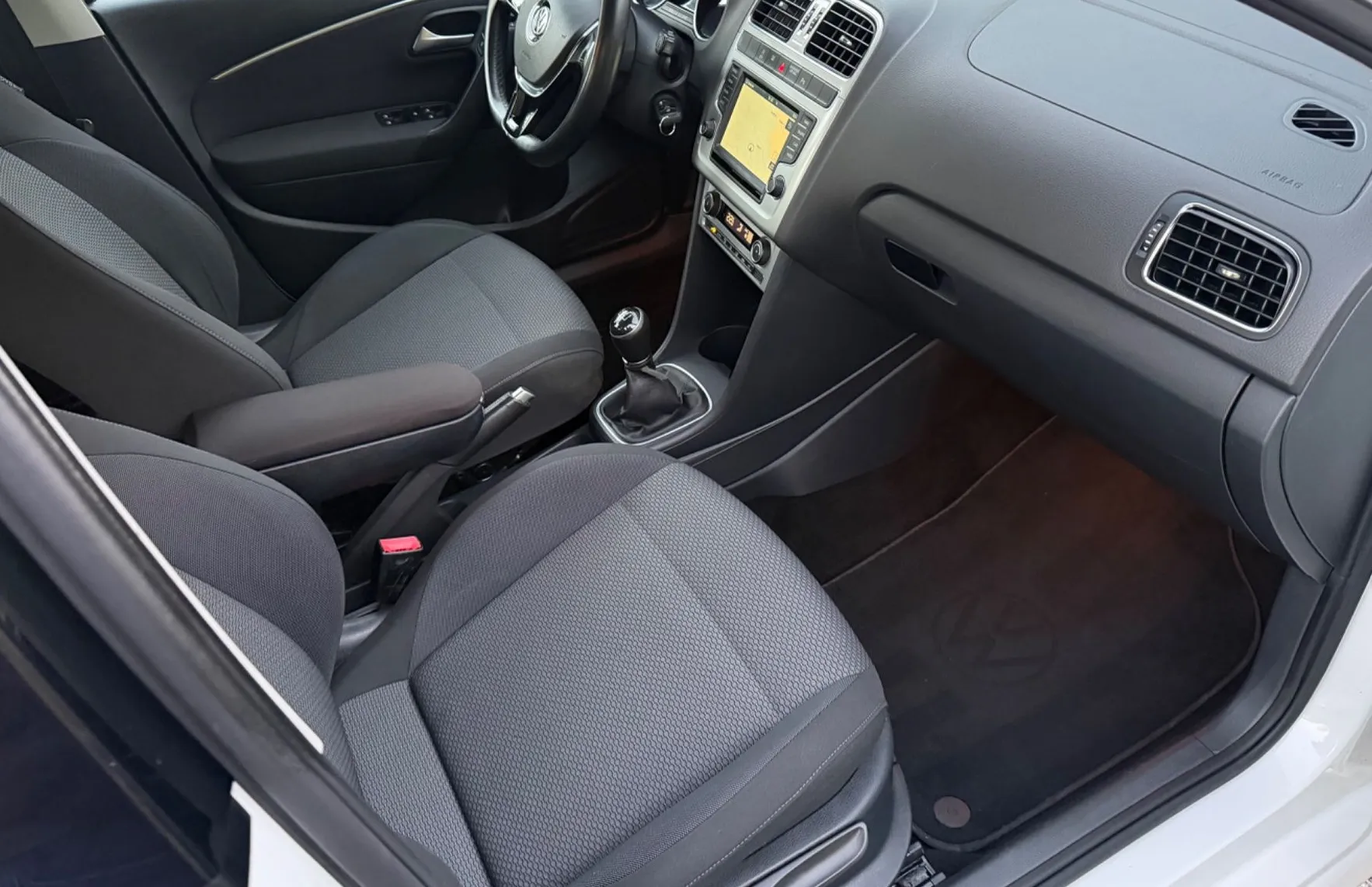 Zunanja slika - Volkswagen Polo - 1.4 TDI Highline PERLA BELA NAVI PDC ALU15 - 10