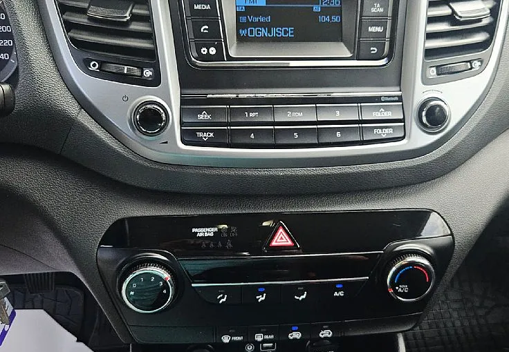 Zunanja slika - Hyundai Tucson - 1.7 CRDi 116ks °LED° °TEMPOMAT°°16-COL° - 11