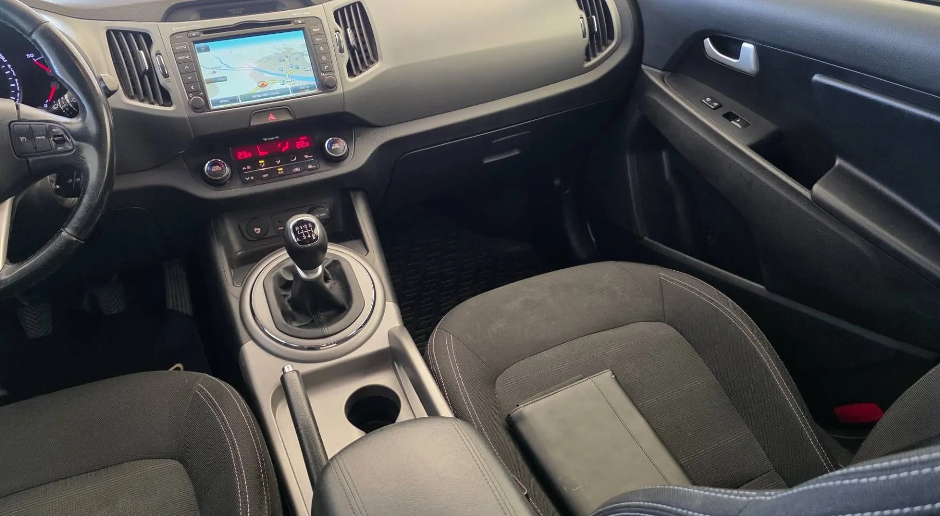 Notranja slika - KIA Sportage - 2WD 1.7 CRDi Brez pologa do 7 let-Slov.poreklo - 10