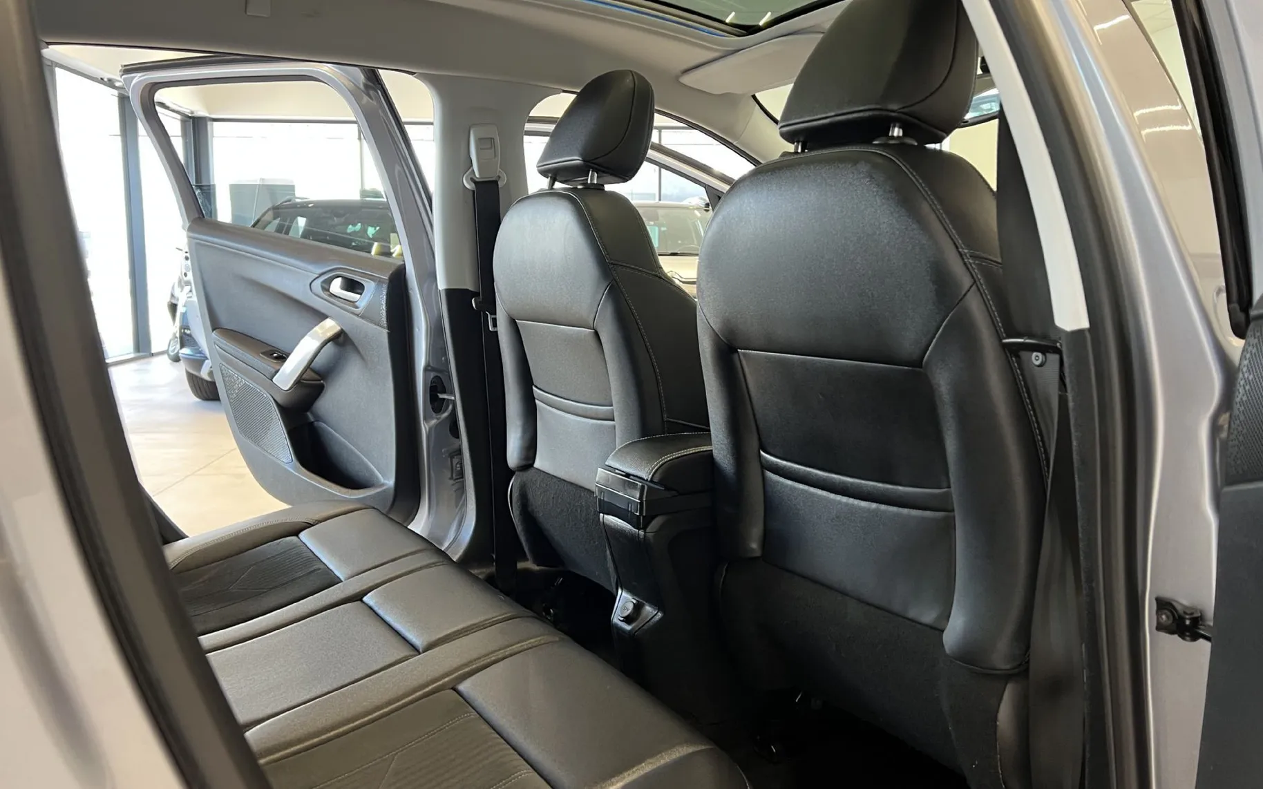 Zunanja slika - Peugeot 2008 - 1.2-110KM-VELIK SERVIS-CROSSWAY-JAMSTVO-OBROK 90€ - 12