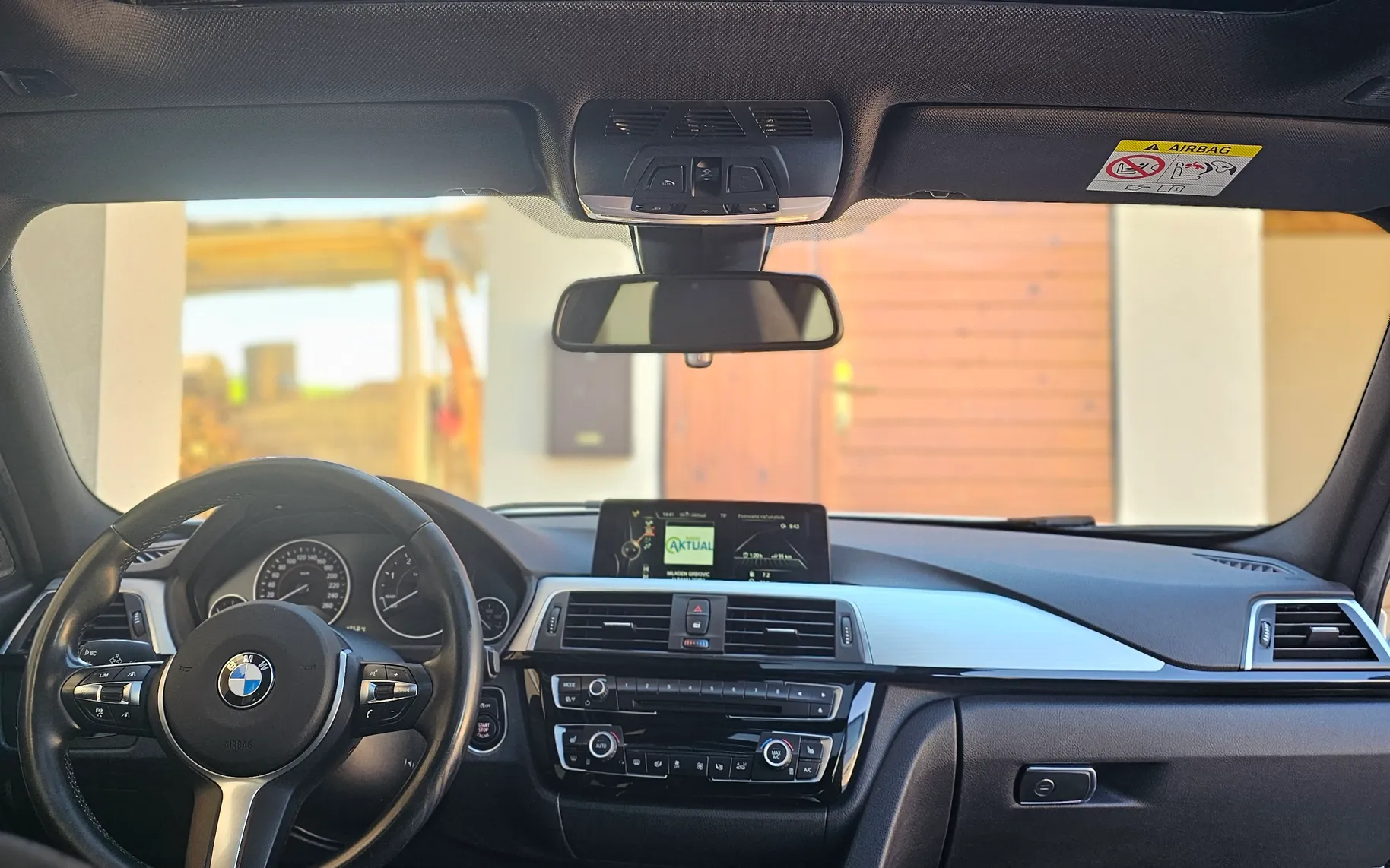 Notranja slika - BMW Serija 3 - 320d xdrive touring M sport - 14