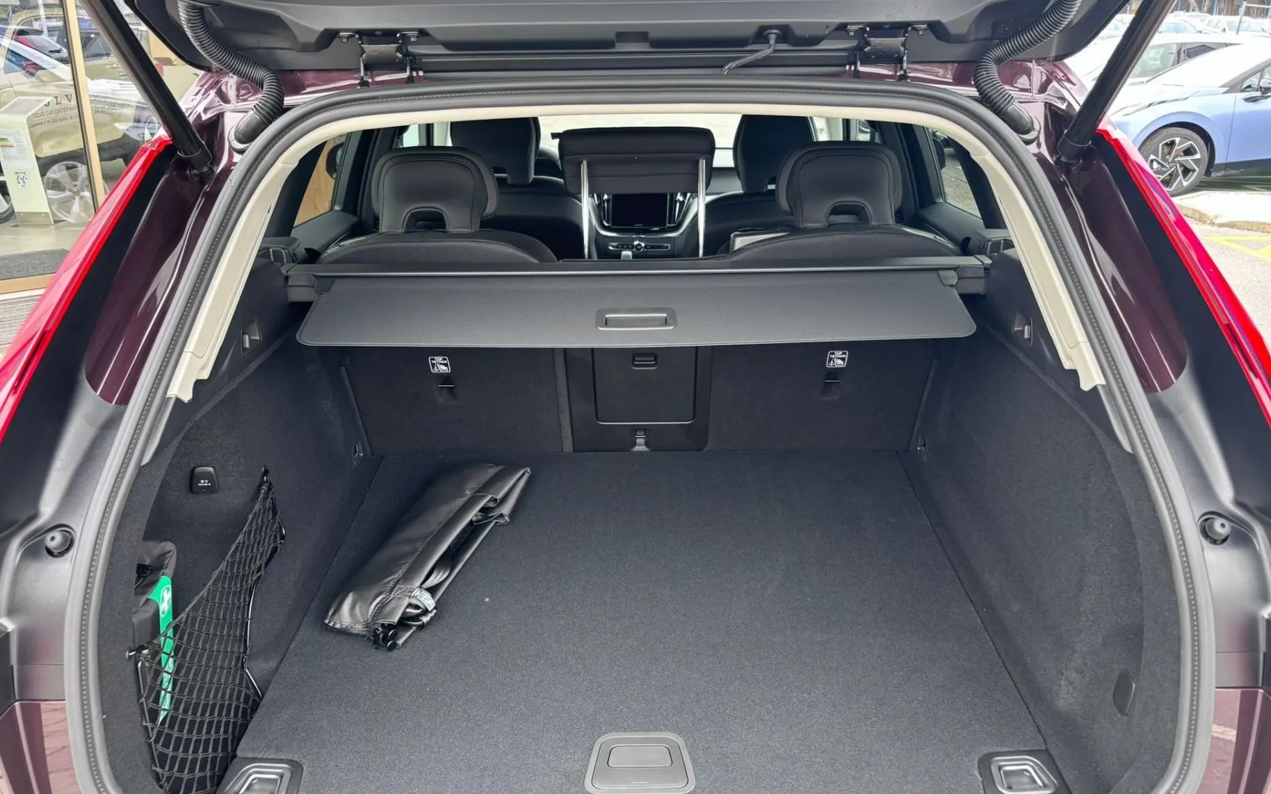 Zunanja slika - Volvo XC60 - B5P  Core AT AWD 3 leta garancije + 3 servisi - 6