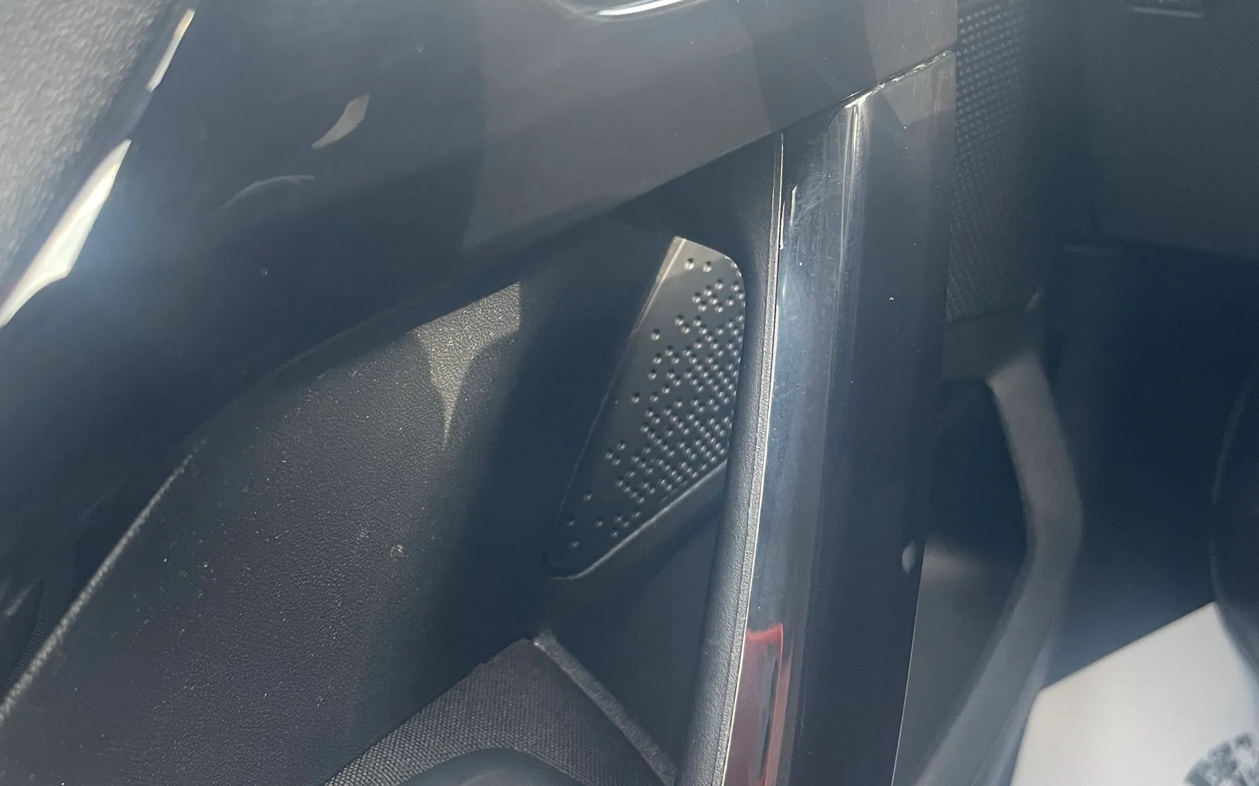 Notranja slika - Peugeot 208 - 1.2 PureTech 82 ALLURE biserno bele barve - 12