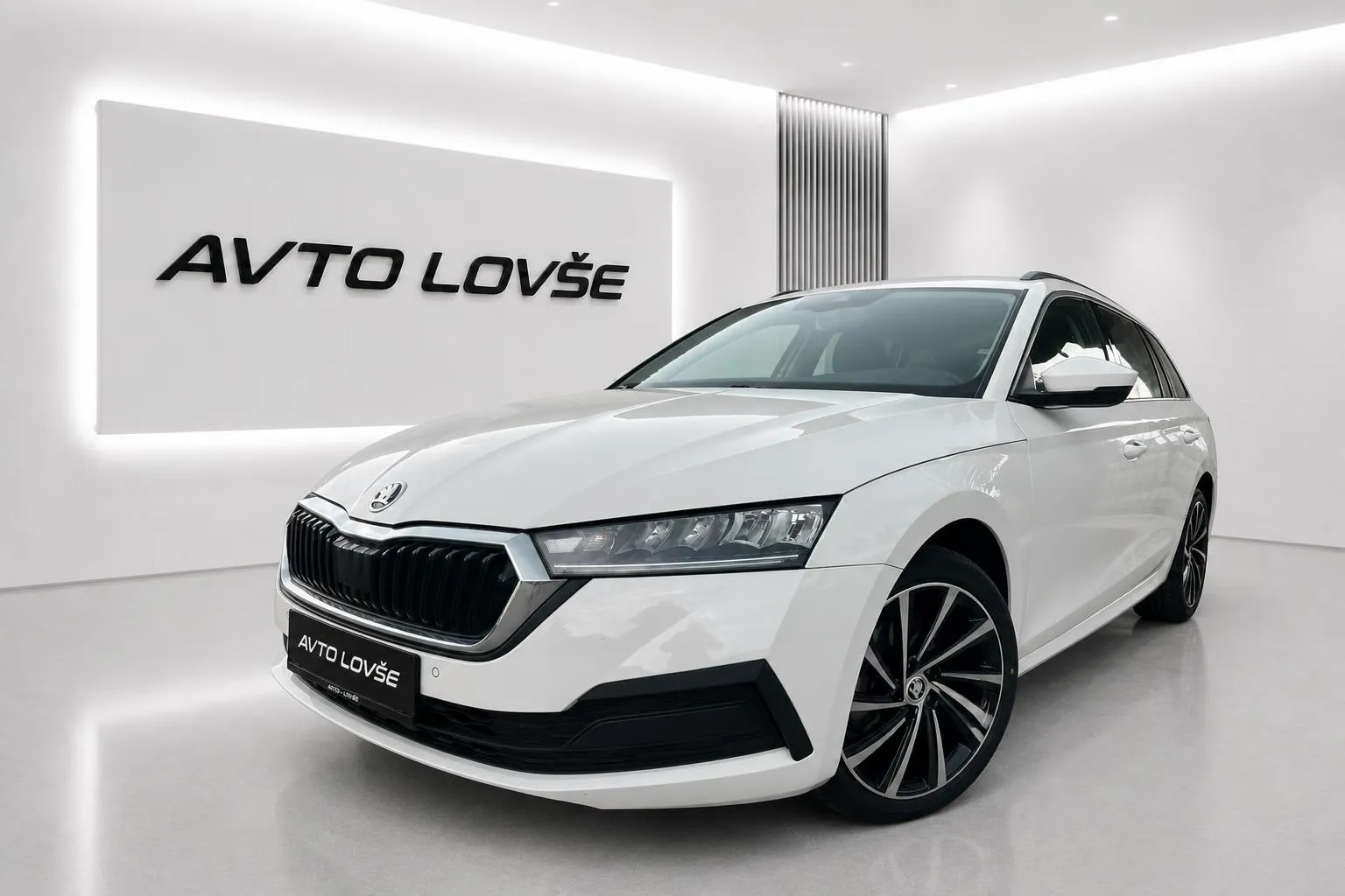 Zunanja slika - Škoda Octavia - Combi 2.0 TDI DSG-1 LASTNIK-AU-LED-NAVI-ODLIČNA - 1
