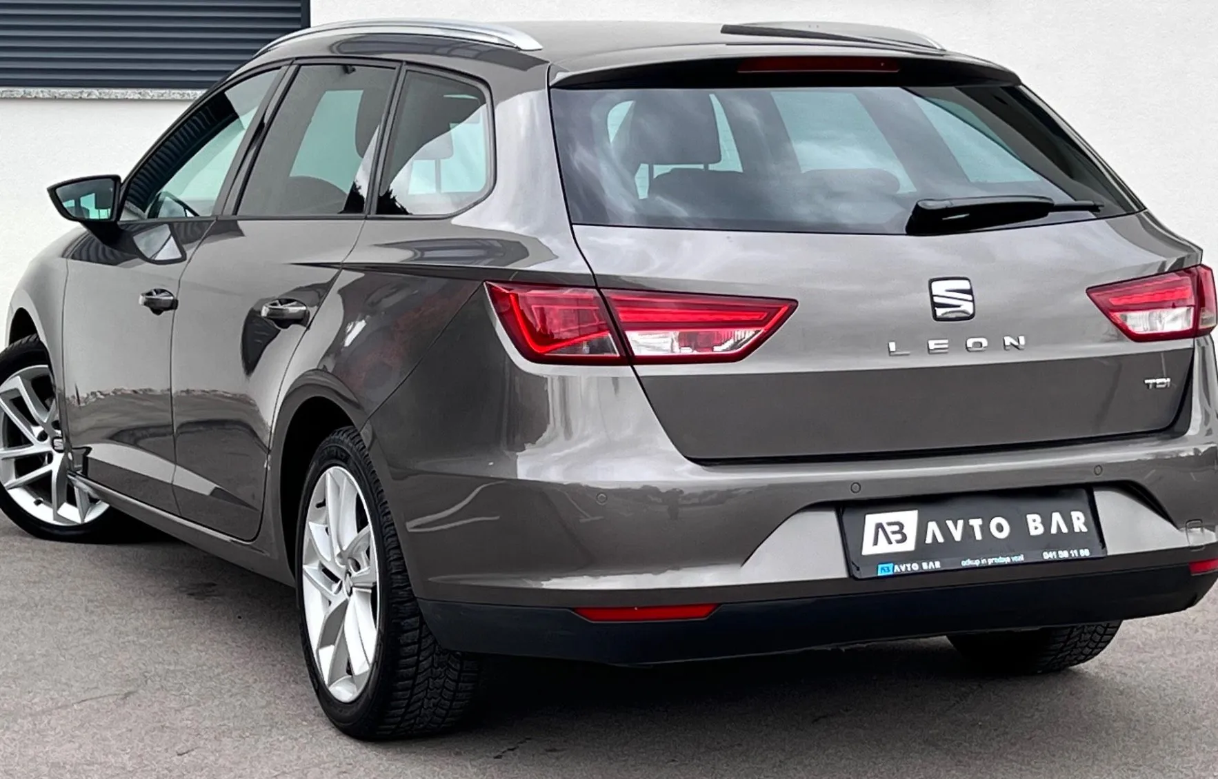 Zunanja slika - Seat Leon - 1.6 TDI+SLO+ALU+NAVI+PDC+LED - 9