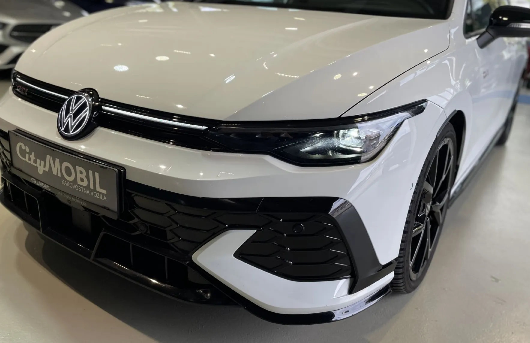 Zunanja slika - VW Golf - GTI-HEADUP-PANO-NAVI-GRETJE-LED-LANE-HARMAN KARDON - 7