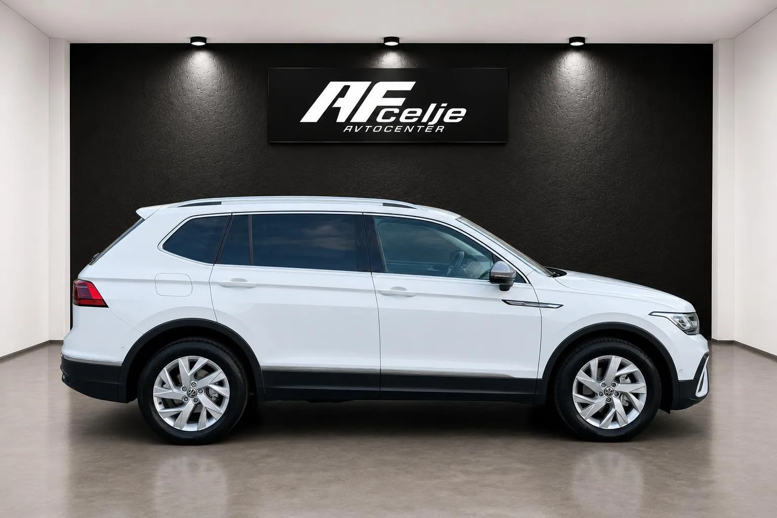 Zunanja slika - Volkswagen Tiguan Allspace - 2.0 TDI-4X4-DSG-H LINE-PANORAMA-VIRTUAL-MASAŽA- - 4