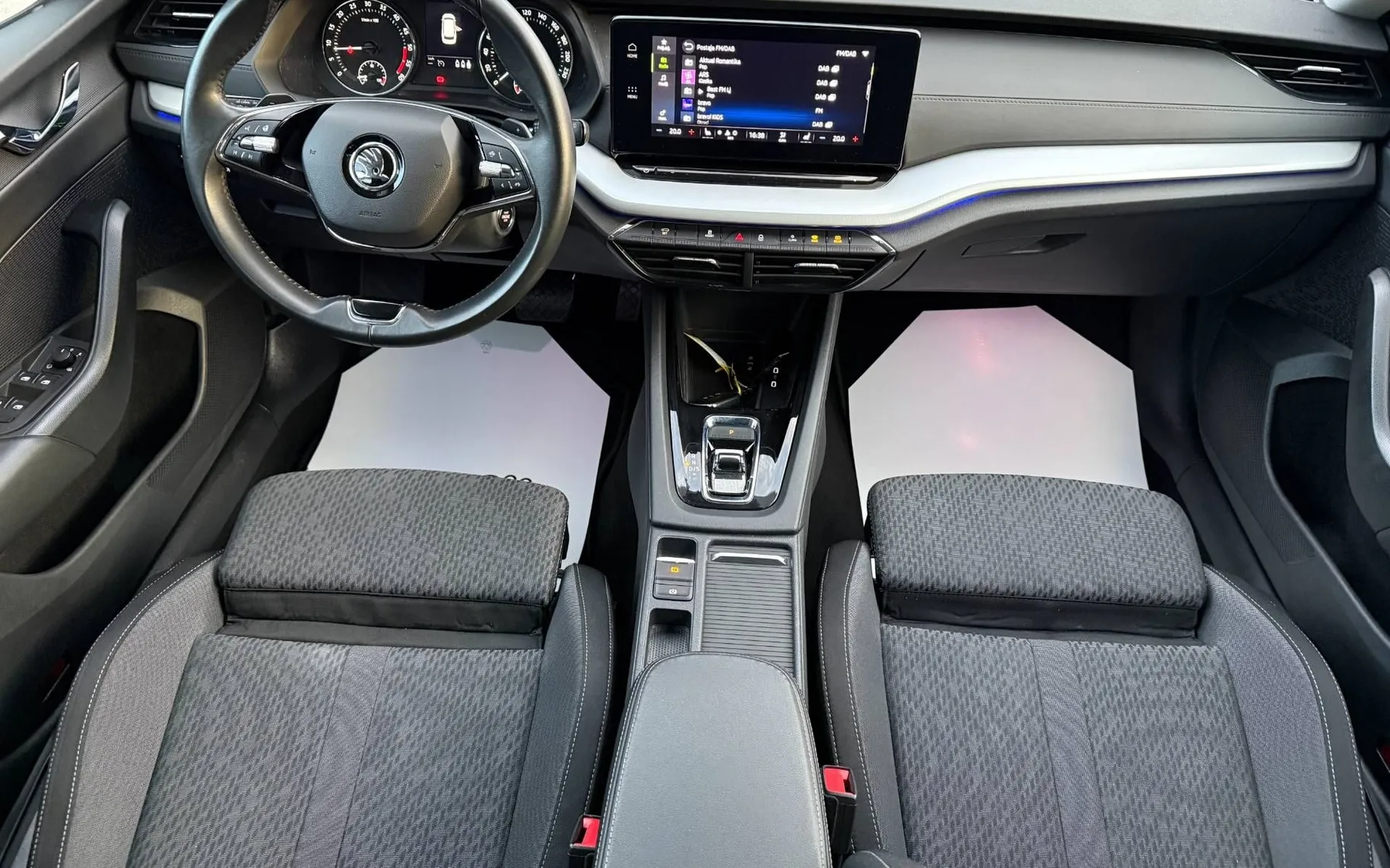 Notranja slika - Škoda Octavia - Combi 2.0 TDI Sport line DSG 1 LASTNIK-KAM-LED - 8
