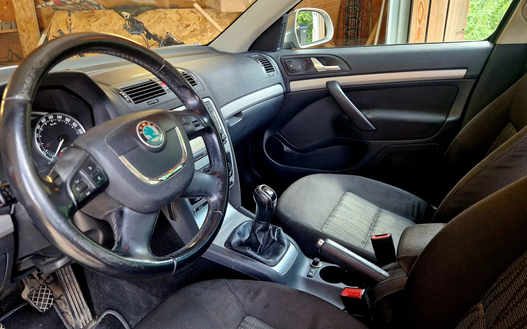 Zunanja slika - Škoda Octavia - Škoda  Combi 1.6 CR TDI DPF Elegance - 7