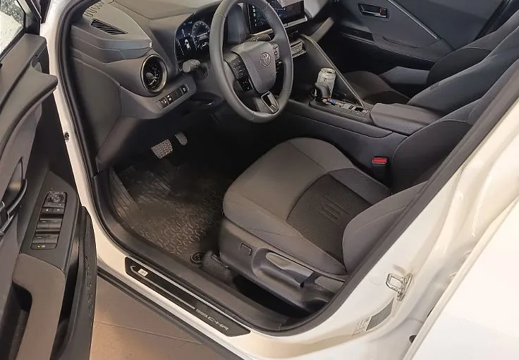 Zunanja slika - Toyota C-HR - 2.0 hibrid  PHEV  C-LUB TECH BITONE - 4