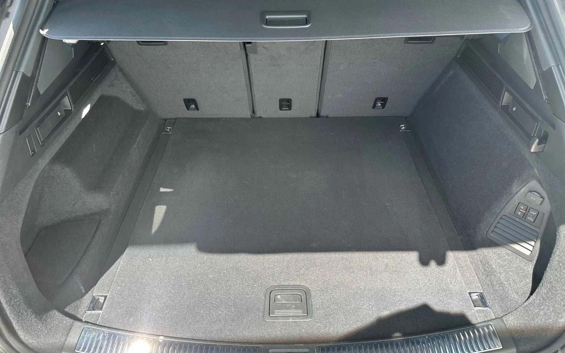 Notranja slika - Volkswagen Touareg - 4motion V6 TDI BMT R-Line Tiptronic - 12