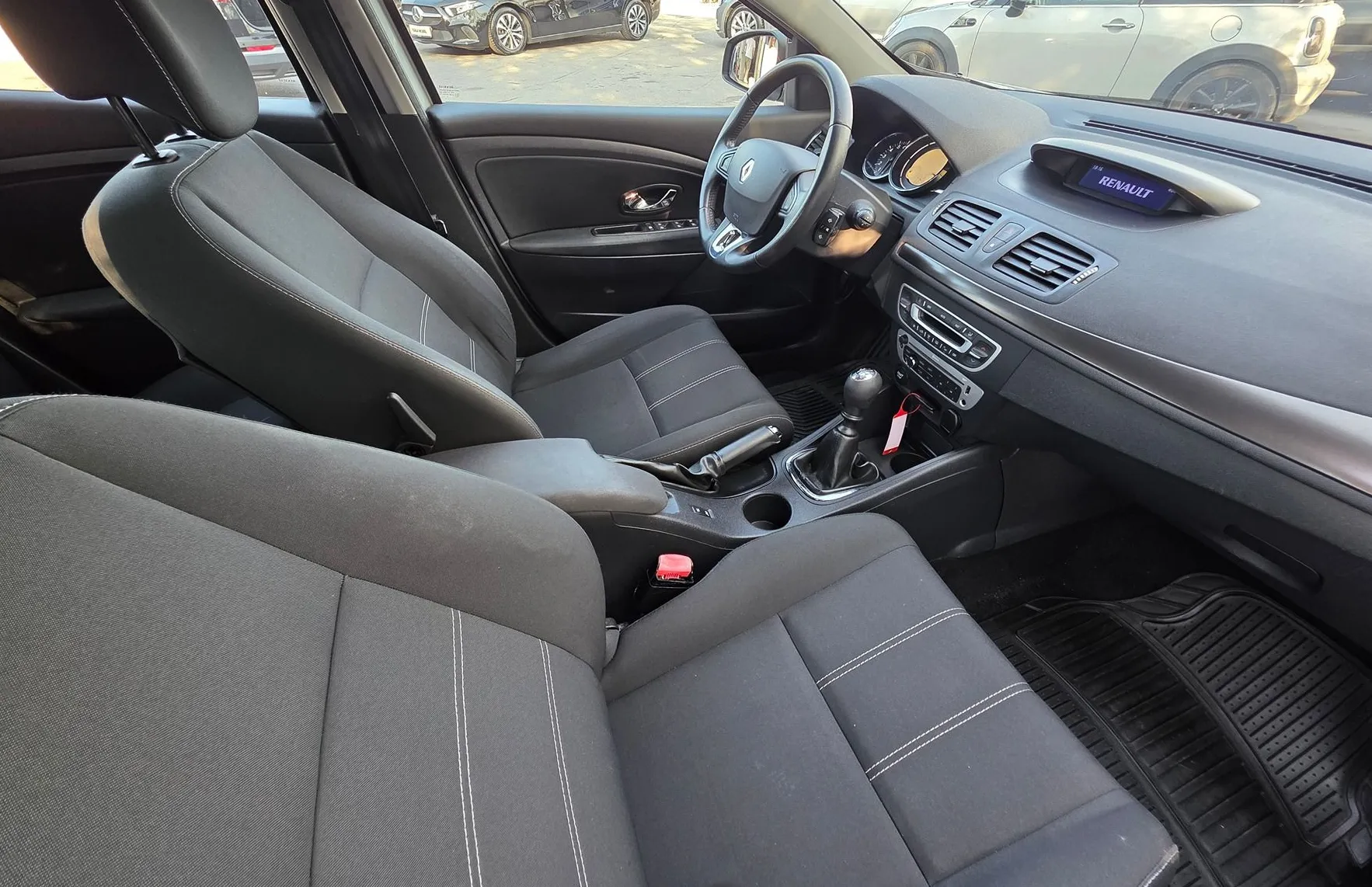 Zunanja slika - Renault Mégane - Megane Berline TCe 115 ALU PLATIŠČA-PDC-KLIMA-SLOVENSKI - 11