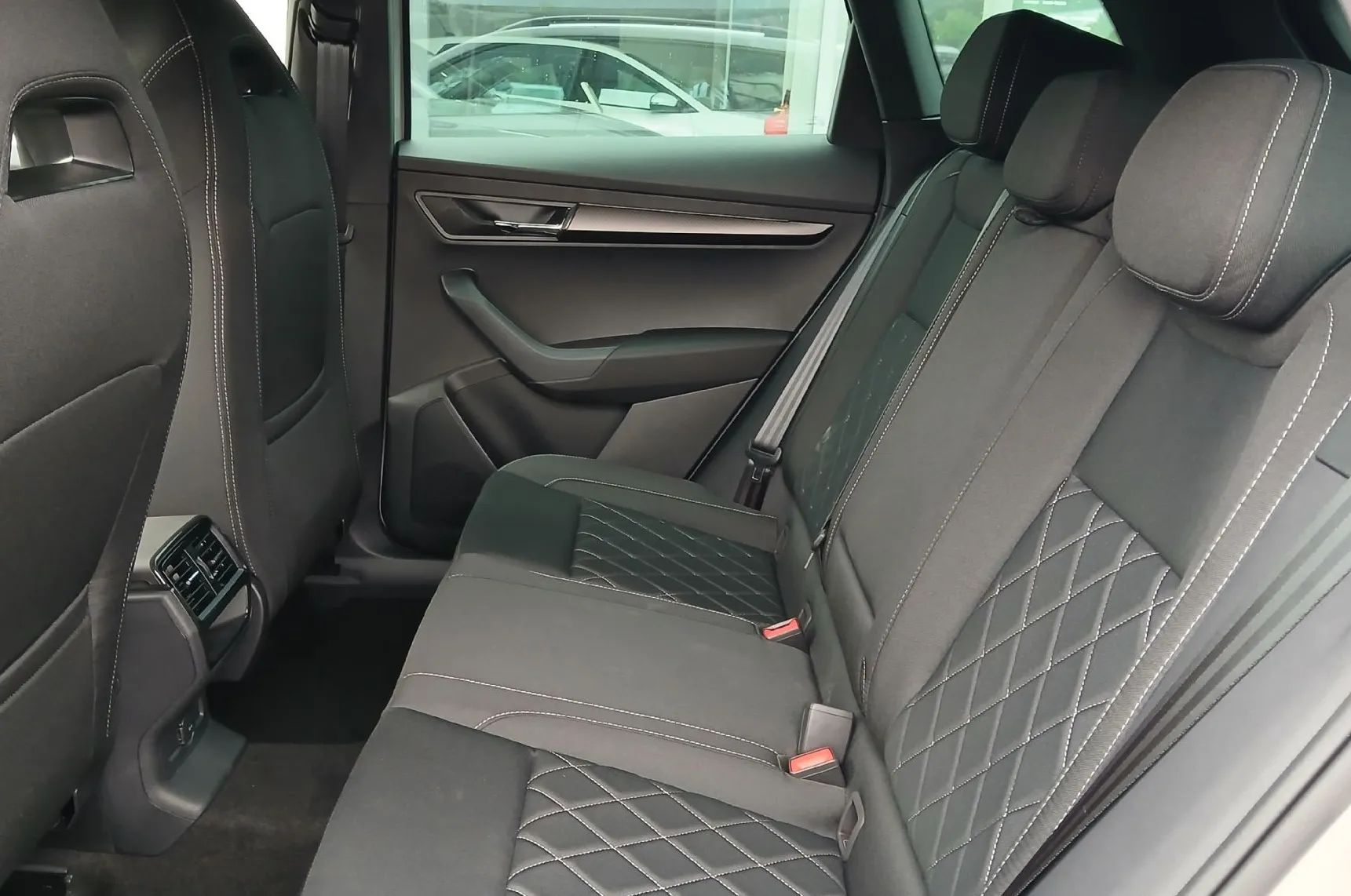 Zunanja slika - Škoda Karoq - Sportline 1.5 TSI 110kW DSG - NA ZALOGI - 4