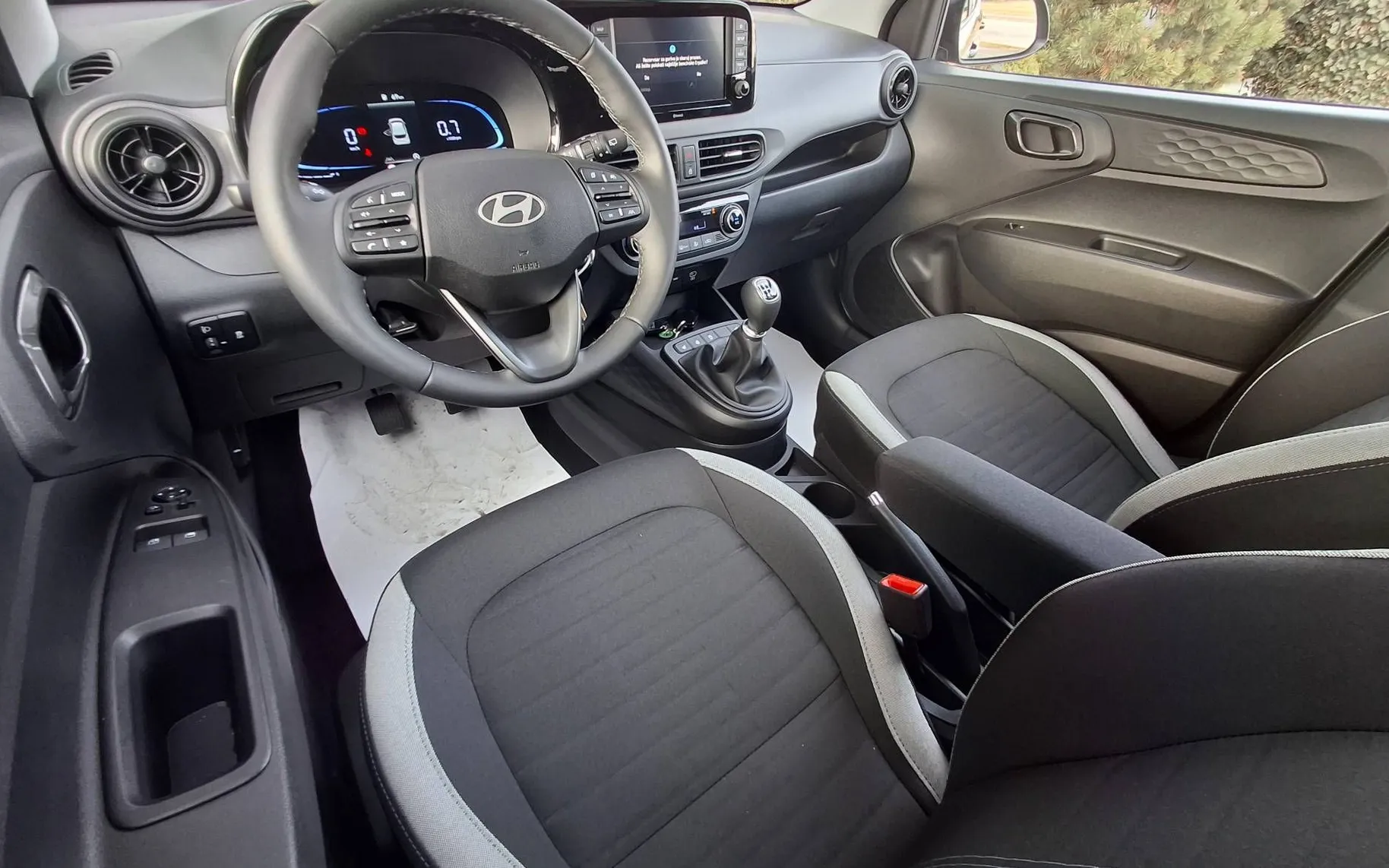Zunanja slika - Hyundai i10 - 1.2 FL STYLE   AAC. WINTER. naslon. rg... - 8