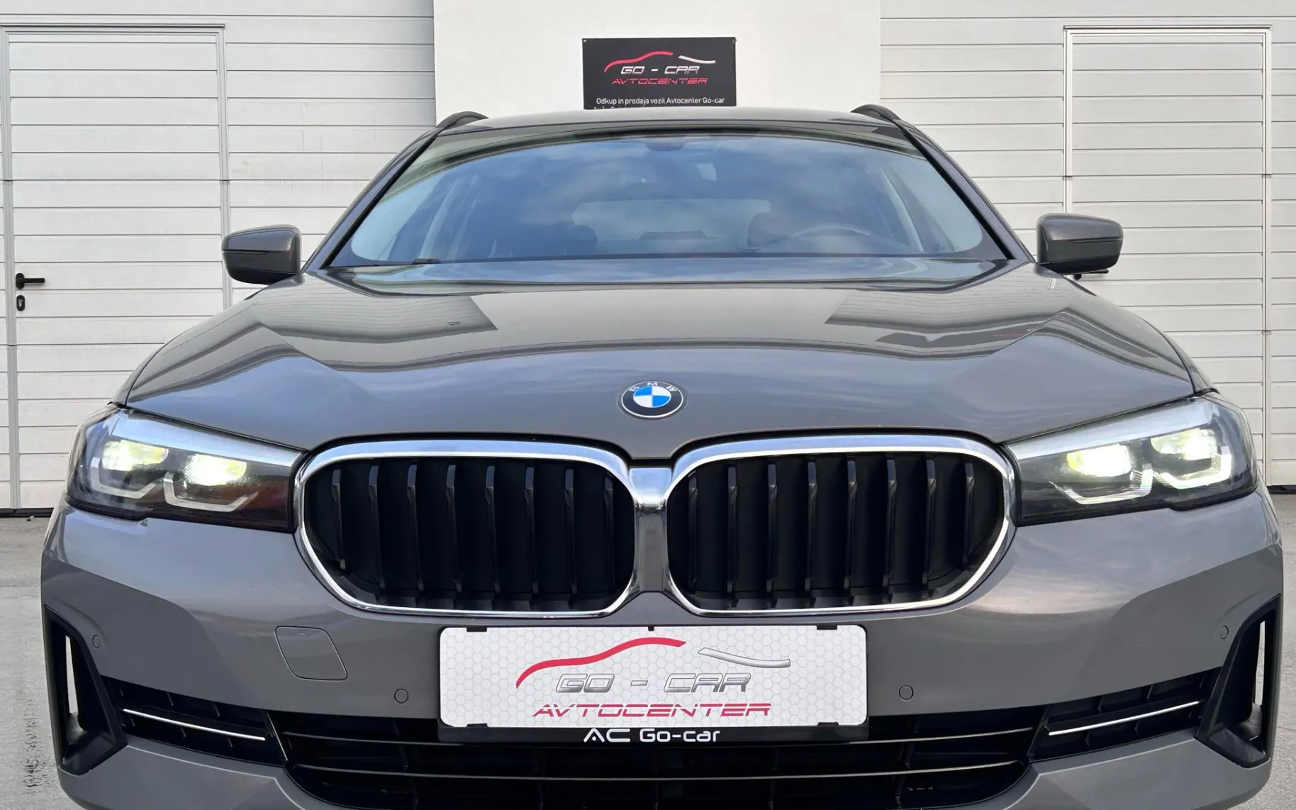Zunanja slika - BMW Serija 5 - 5 Series Touring 520D AUT. - 5