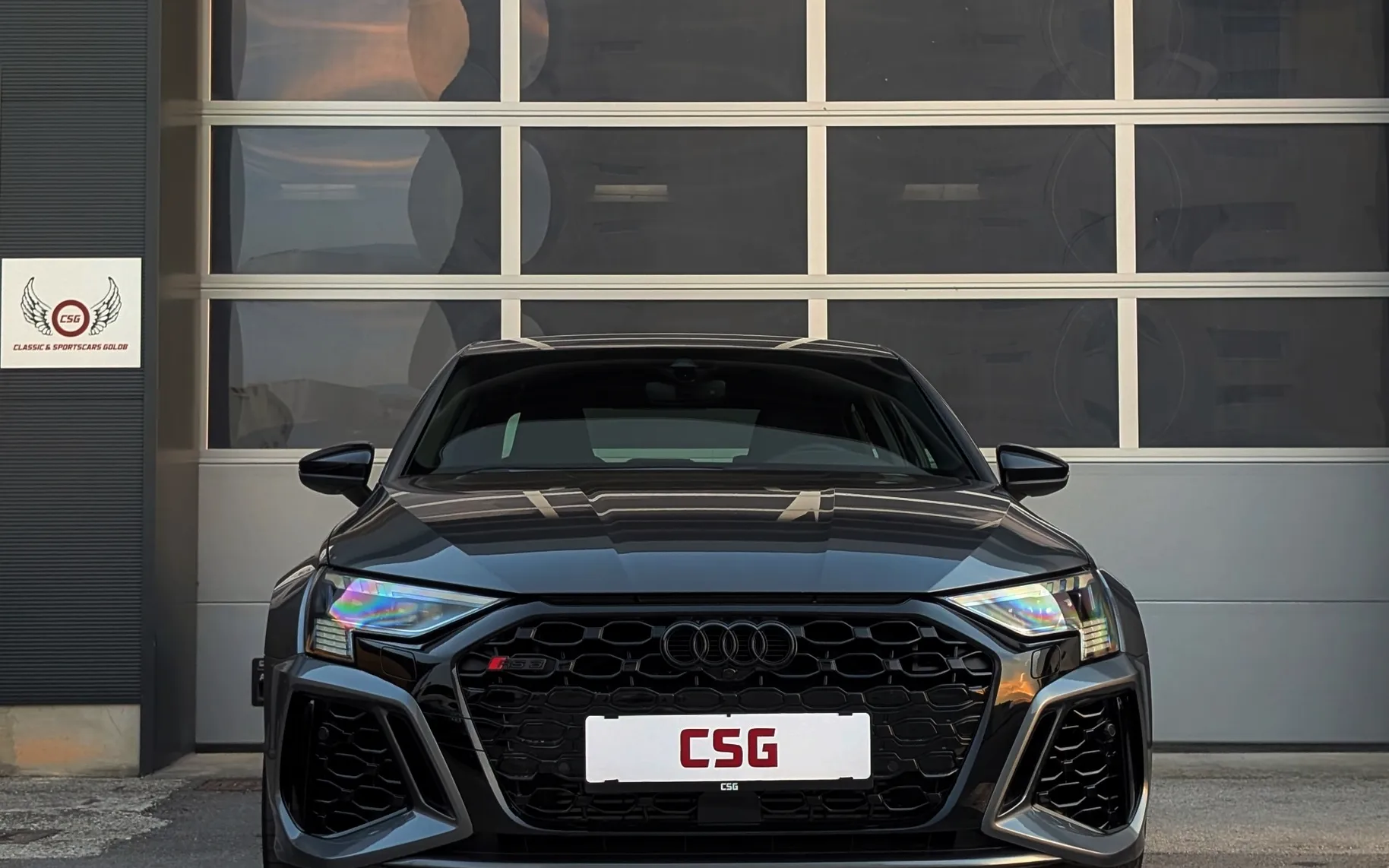 Zunanja slika - Audi RS3 - A3 Limo 2.5 TFSI quattro S-tronic - 2