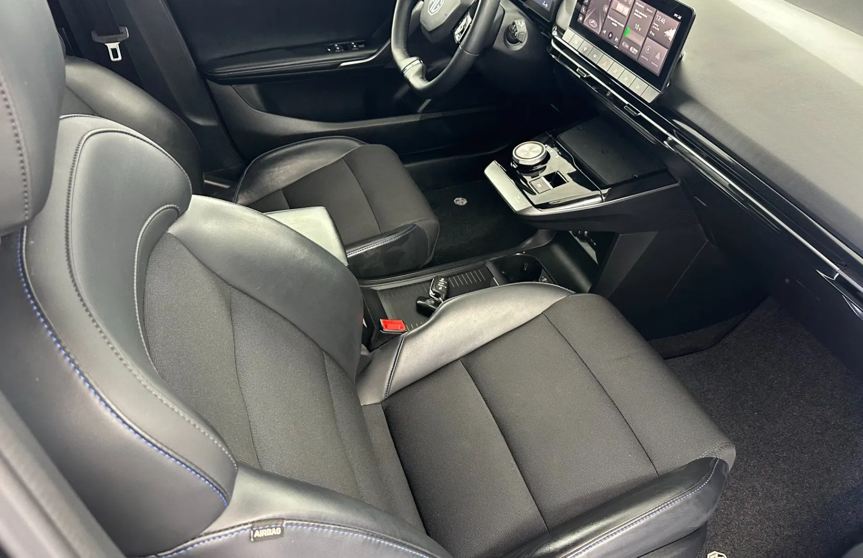 Zunanja slika - MG MG4 - Luxury 150kW.NEMŠKI+4GUME.USNJE.KAMERA.- 3000 € SU - 12