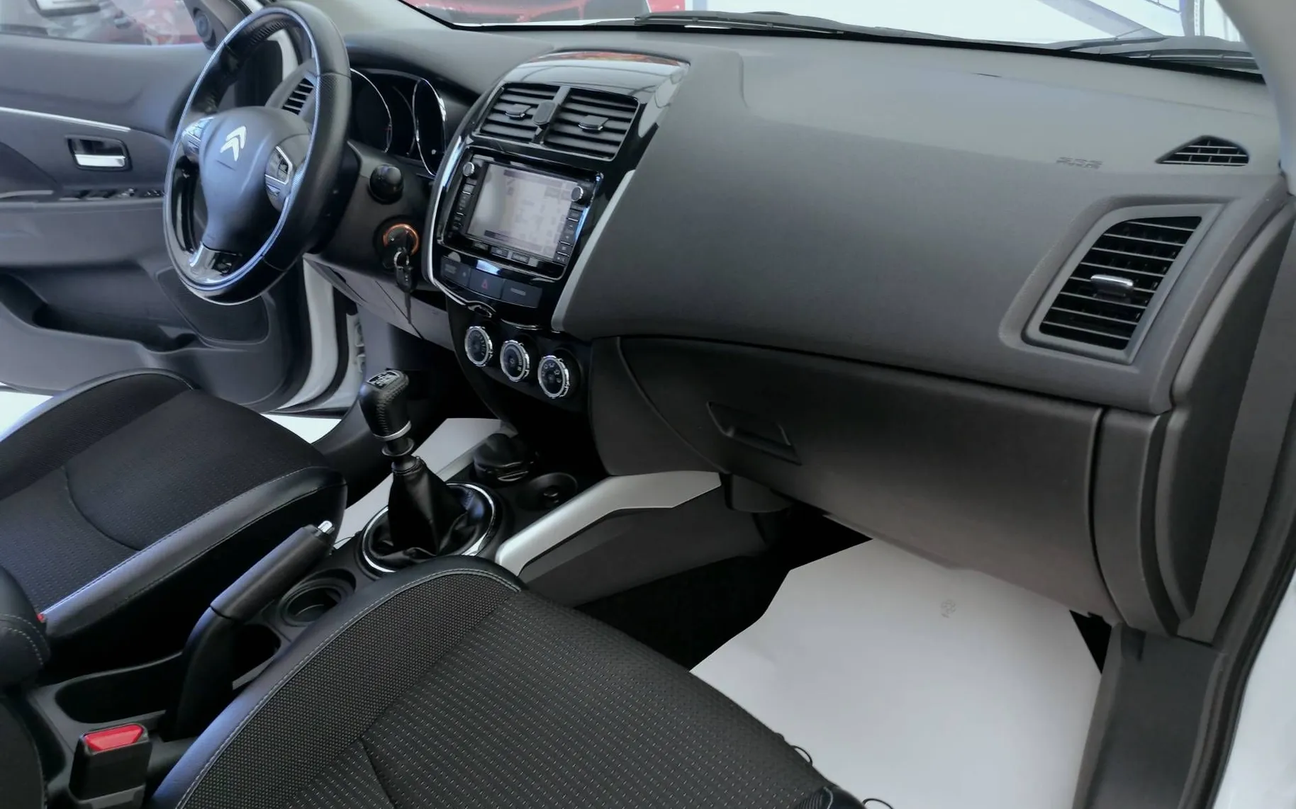 Notranja slika - Citroën C4 Aircross - 2WD 1.6 e-HDi  Exclusive LED KAMERA 2.LASTNIK TOP - 7