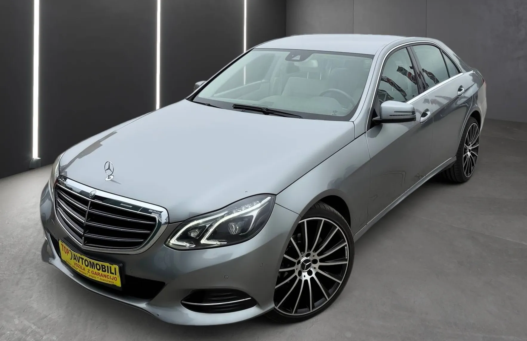 Zunanja slika - Mercedes-Benz E-Razred - E 220 CDI SLOVENSKI NAVIGACIJA TEMPOMAT PDC HI-FI - 2