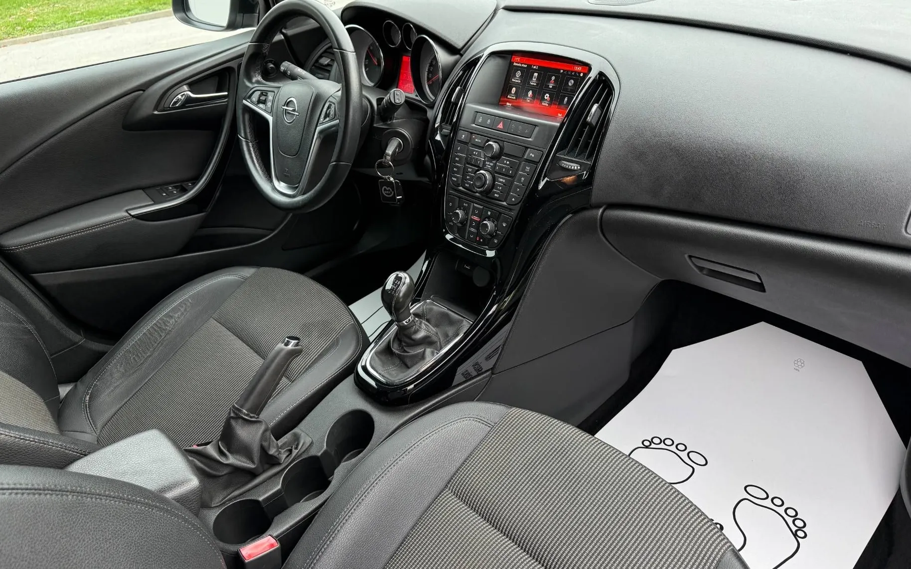 Notranja slika - Opel Astra - Sports Tourer 1.6 CDTI Cosmo-ALU-NAVI-LED-ODLIČNA - 9